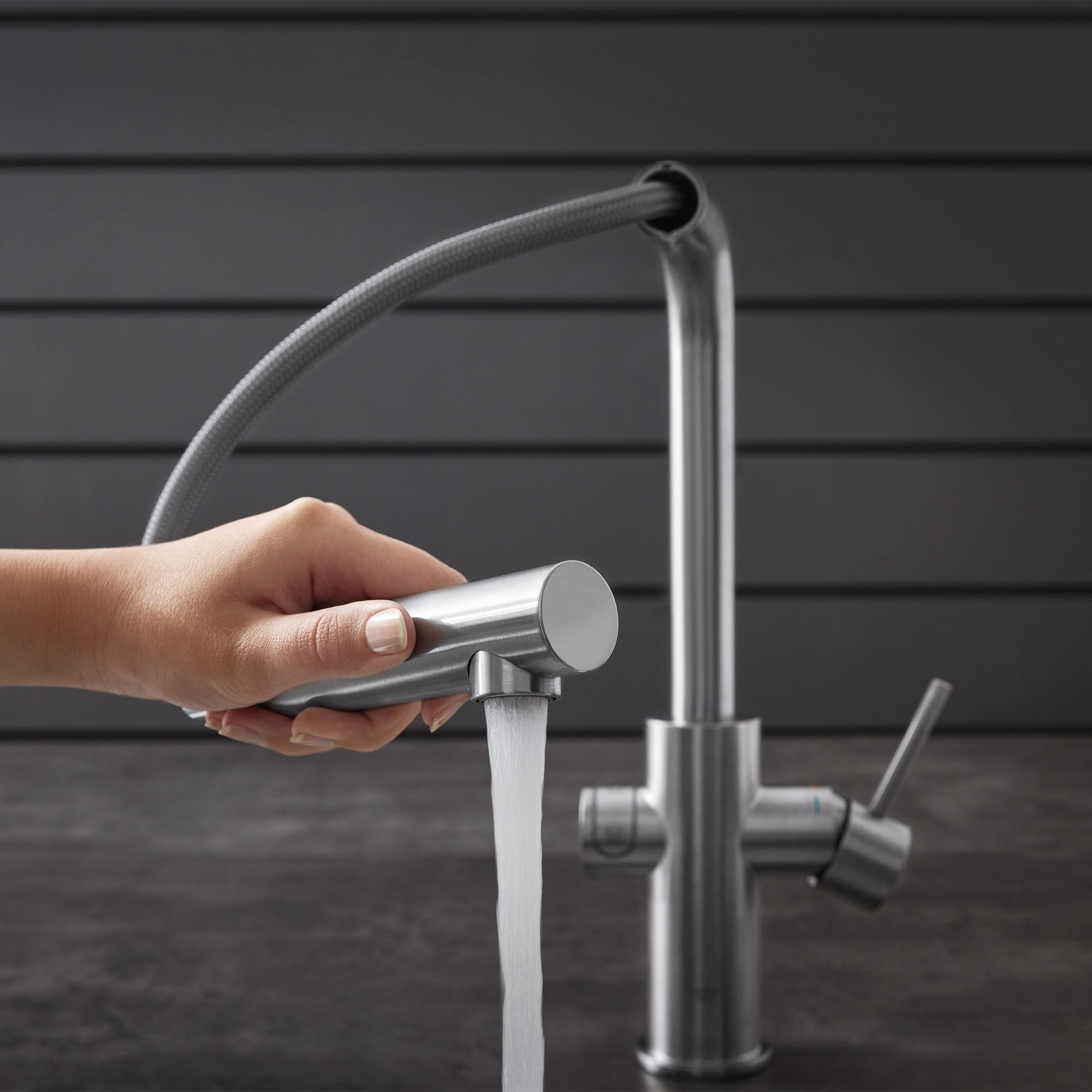 Grohe Blue Professional the NEW single-lever kitchen mixer tap, with  pull-out spout, with filter function chrome