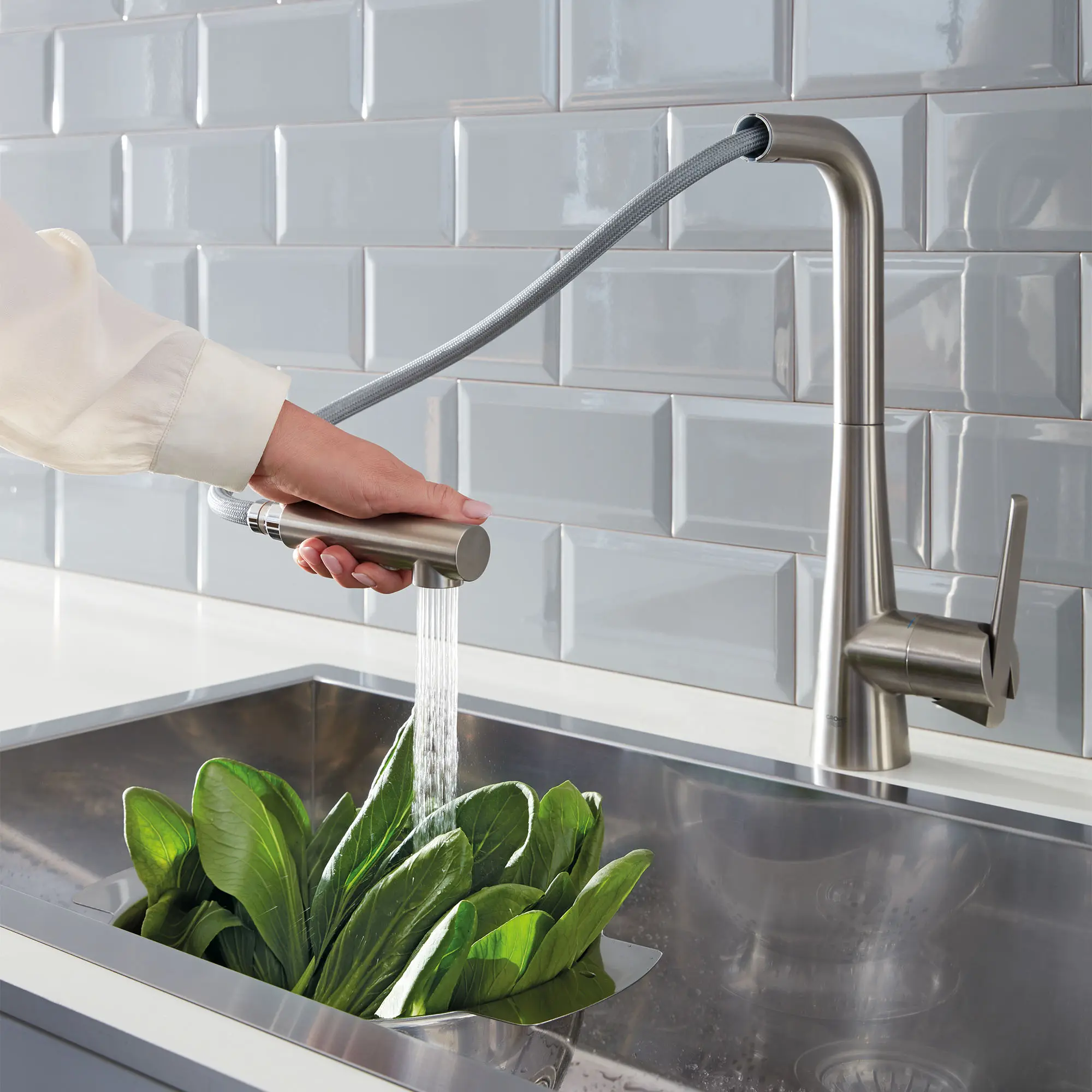 Single-Handle Pull-Out Kitchen Faucet Dual Spray 6.6 L/min (1.75 gpm)