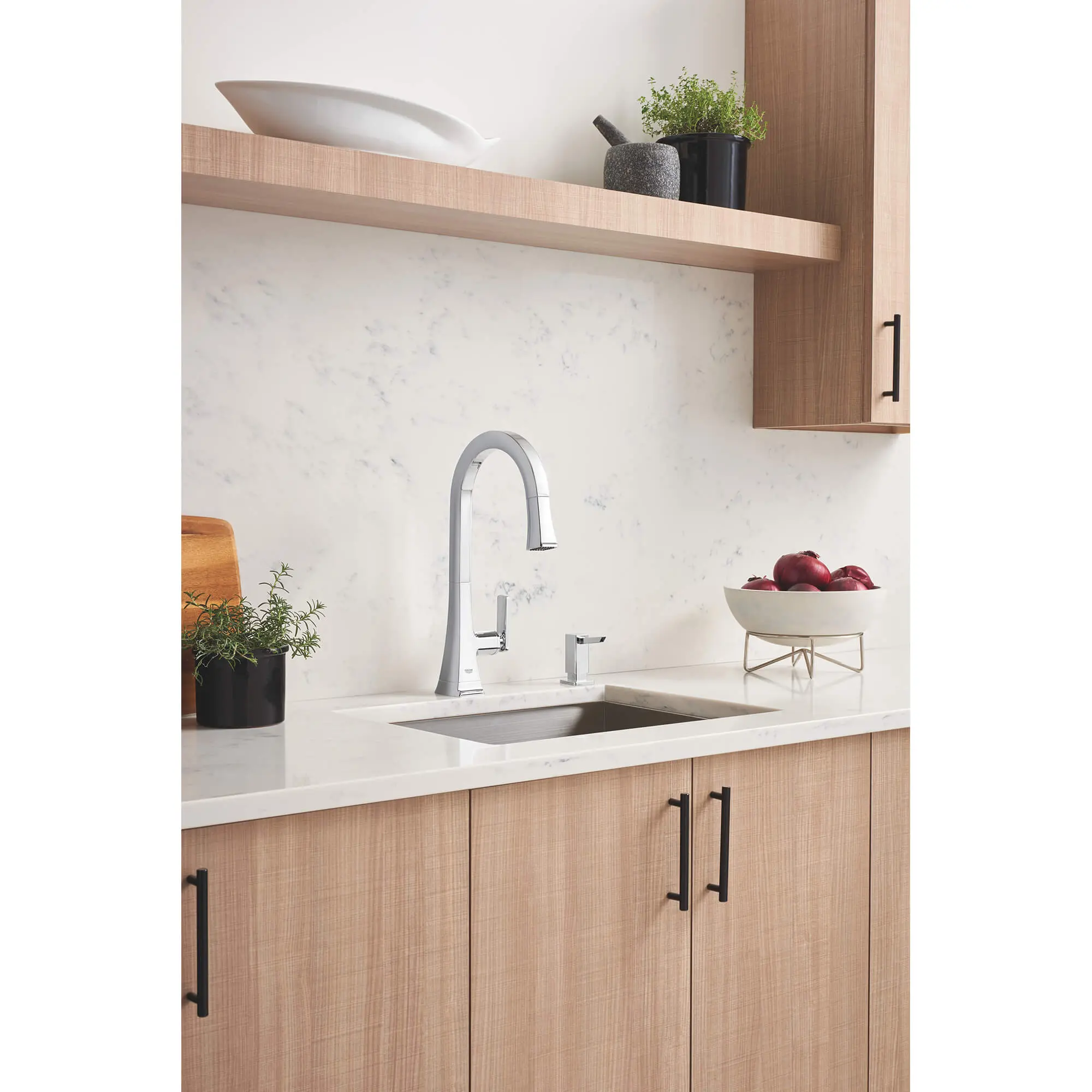 Single-Handle Pull Down Kitchen Faucet Dual Spray 1.75 GPM