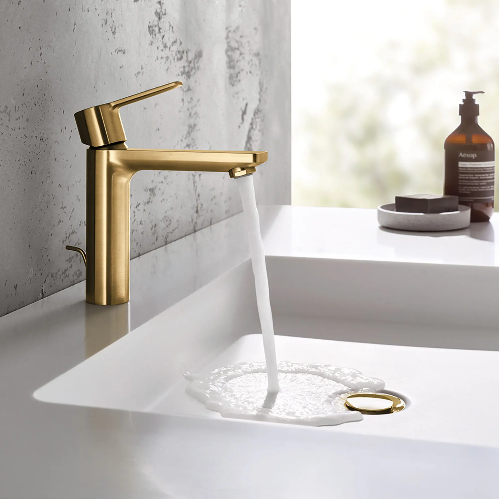 Single Hole Single-Handle S-Size Bathroom Faucet 4.5 L/min (1.2 gpm)