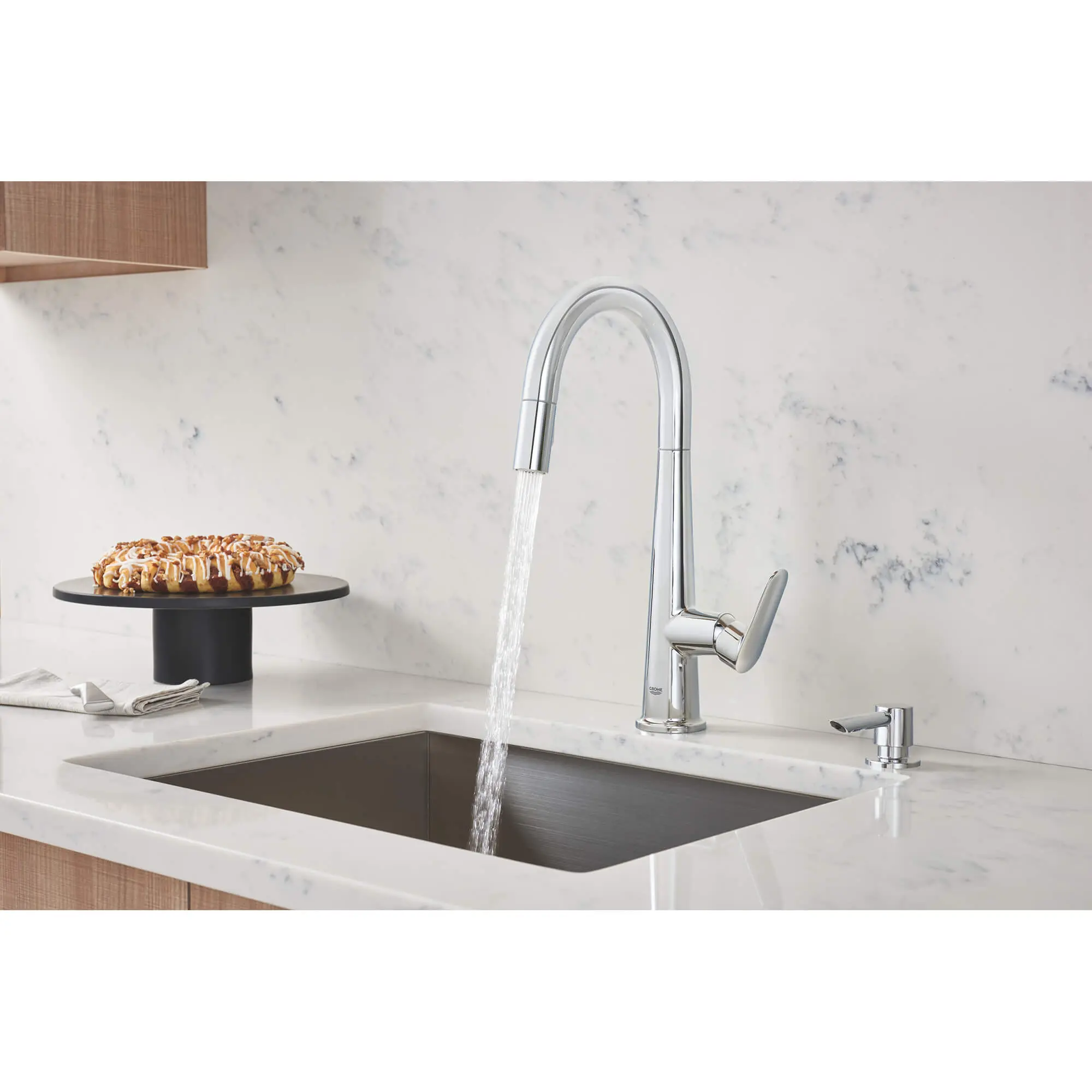 Veletto Single-handle Pull-down Kitchen Faucet