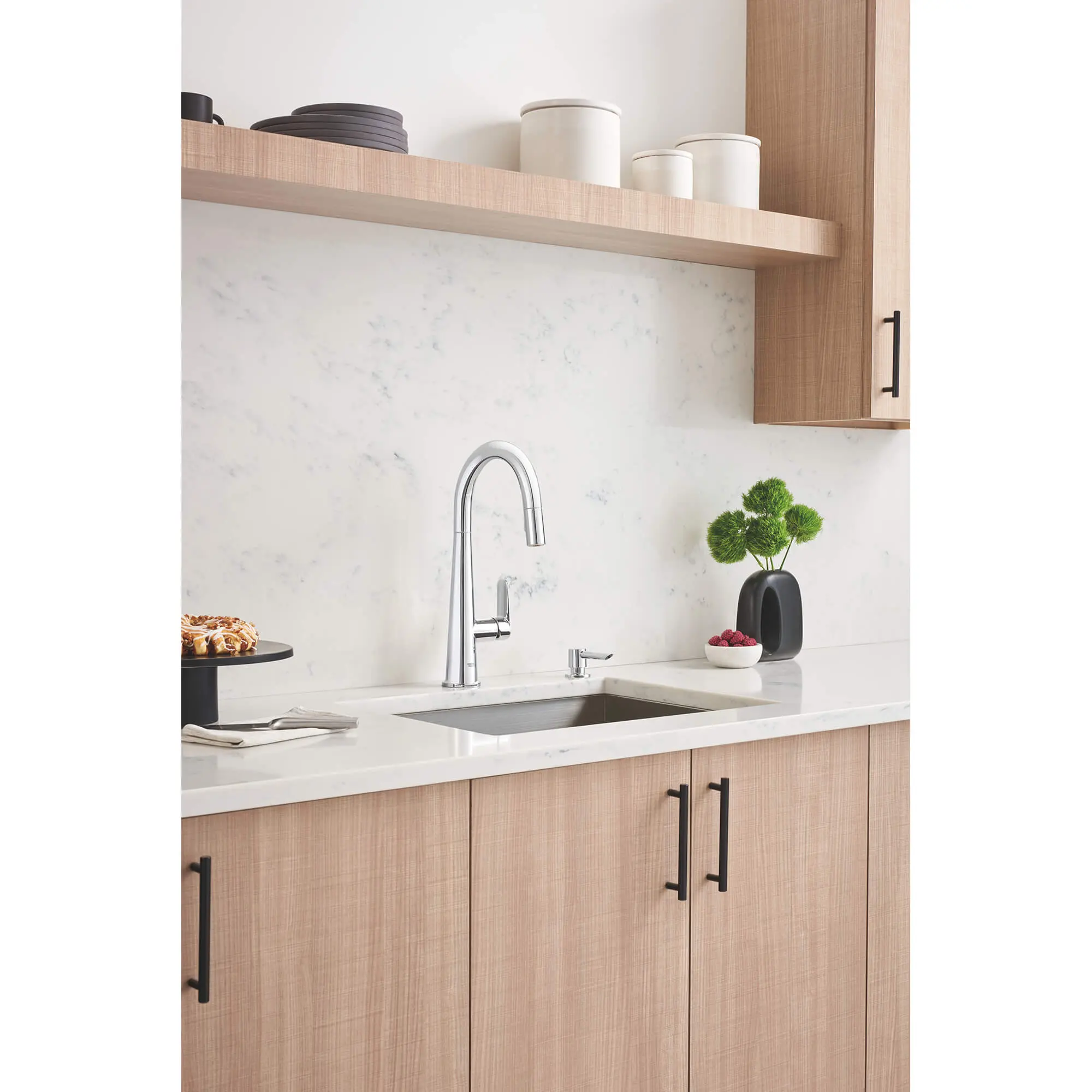 Veletto Single-handle Pull-down Kitchen Faucet