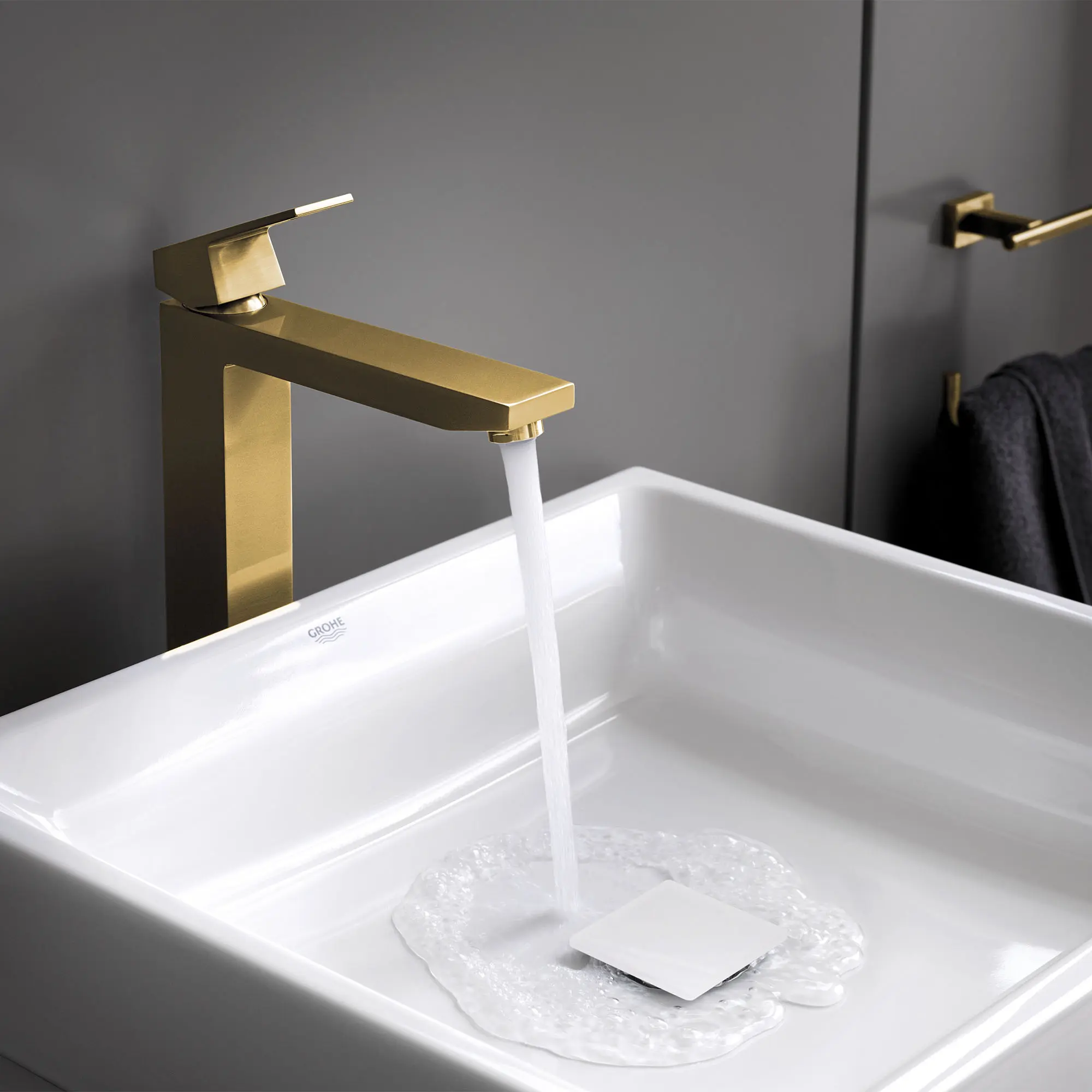 Single Hole Single-Handle Deck Mount Vessel Sink Faucet 4.5 L/min (1.2 gpm)