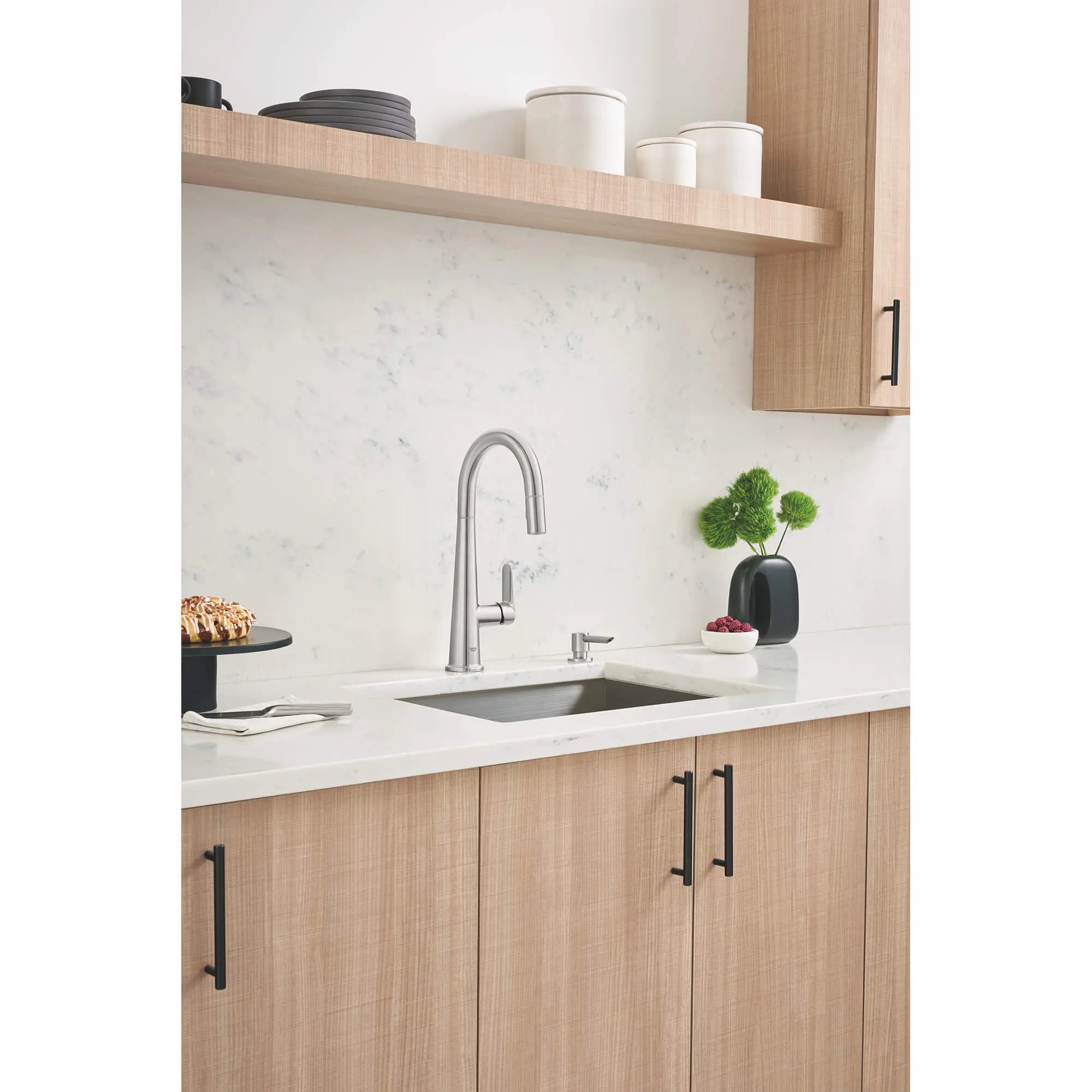 Veletto Single-handle Pull-down Kitchen Faucet