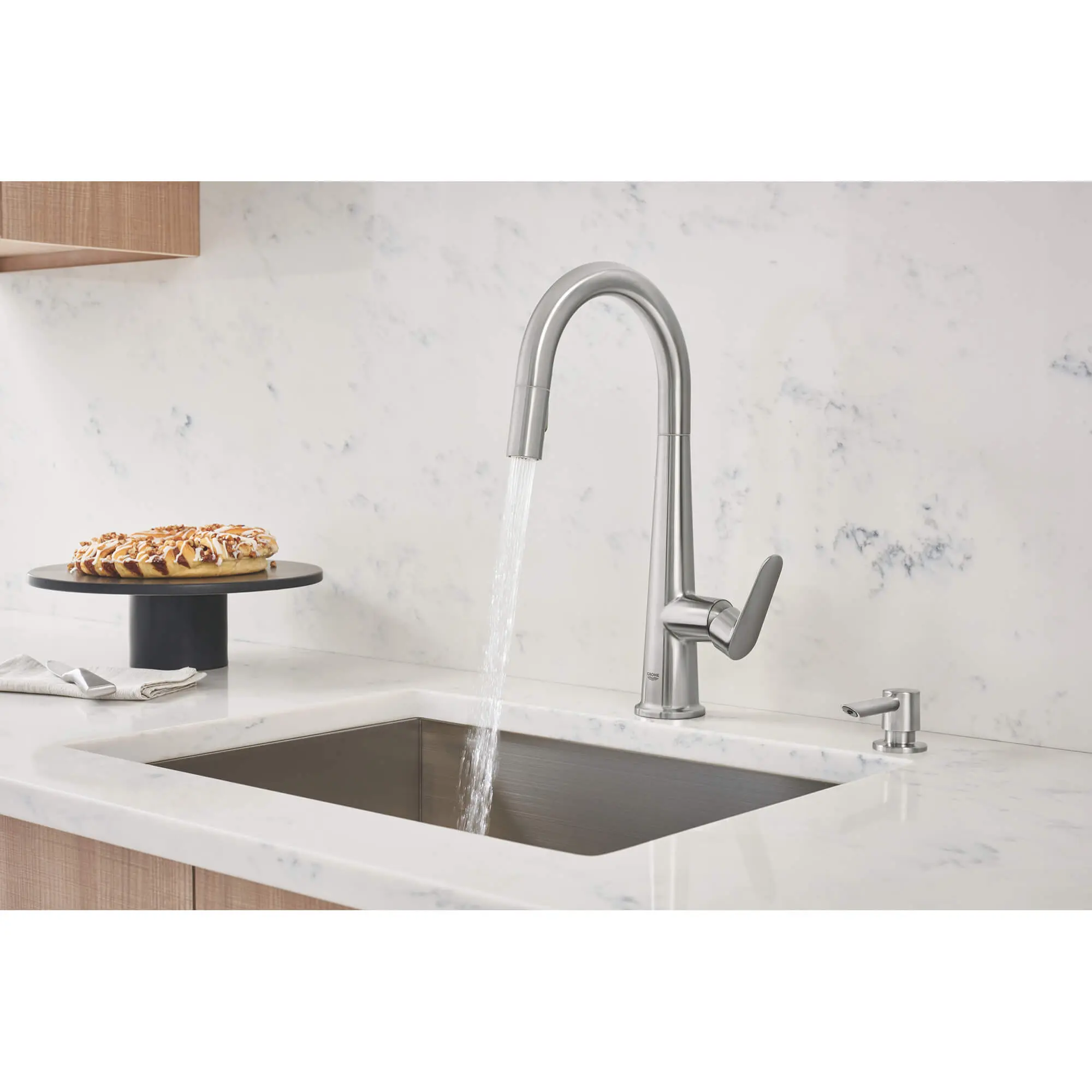 Veletto Single-handle Pull-down Kitchen Faucet