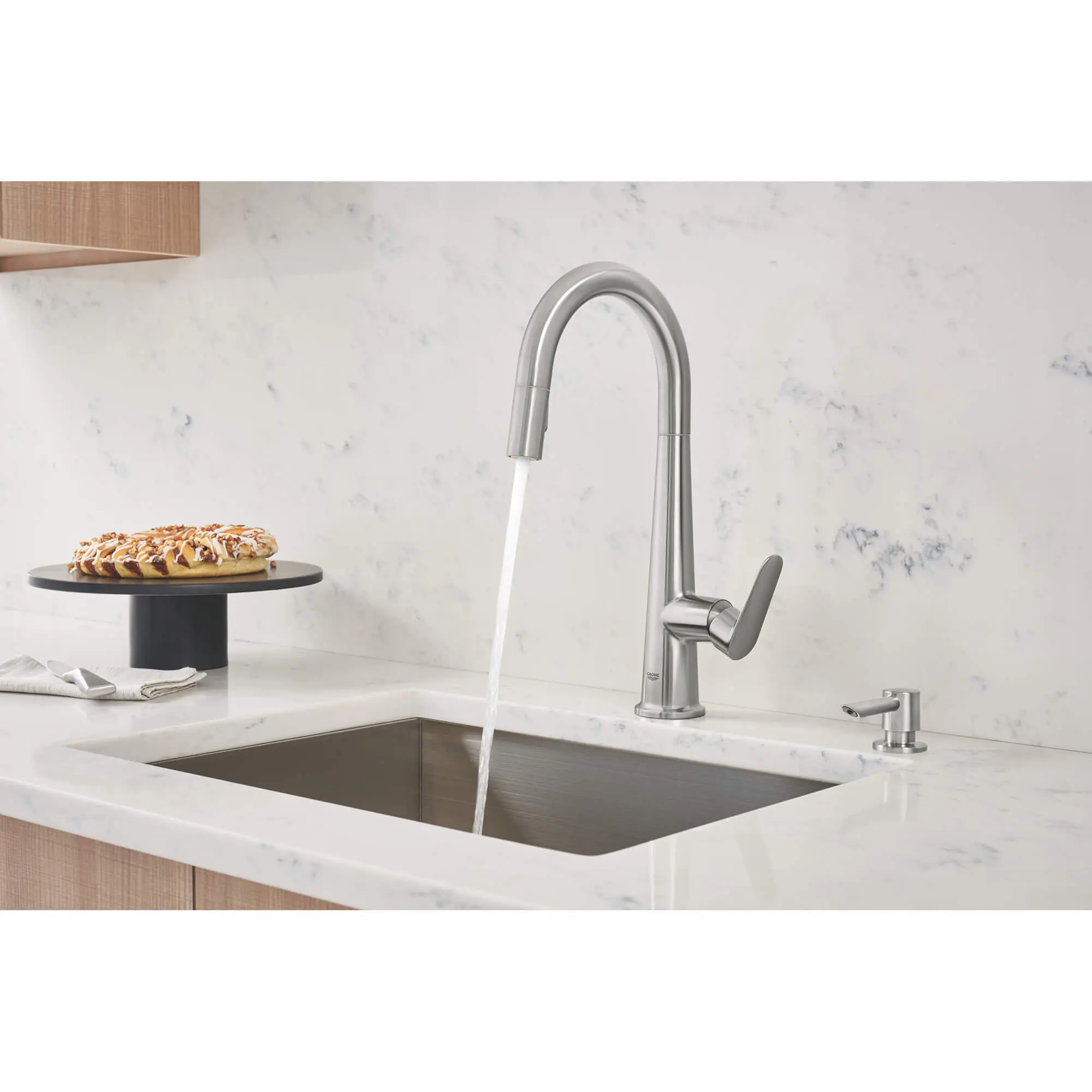 Veletto Single-handle Pull-down Kitchen Faucet