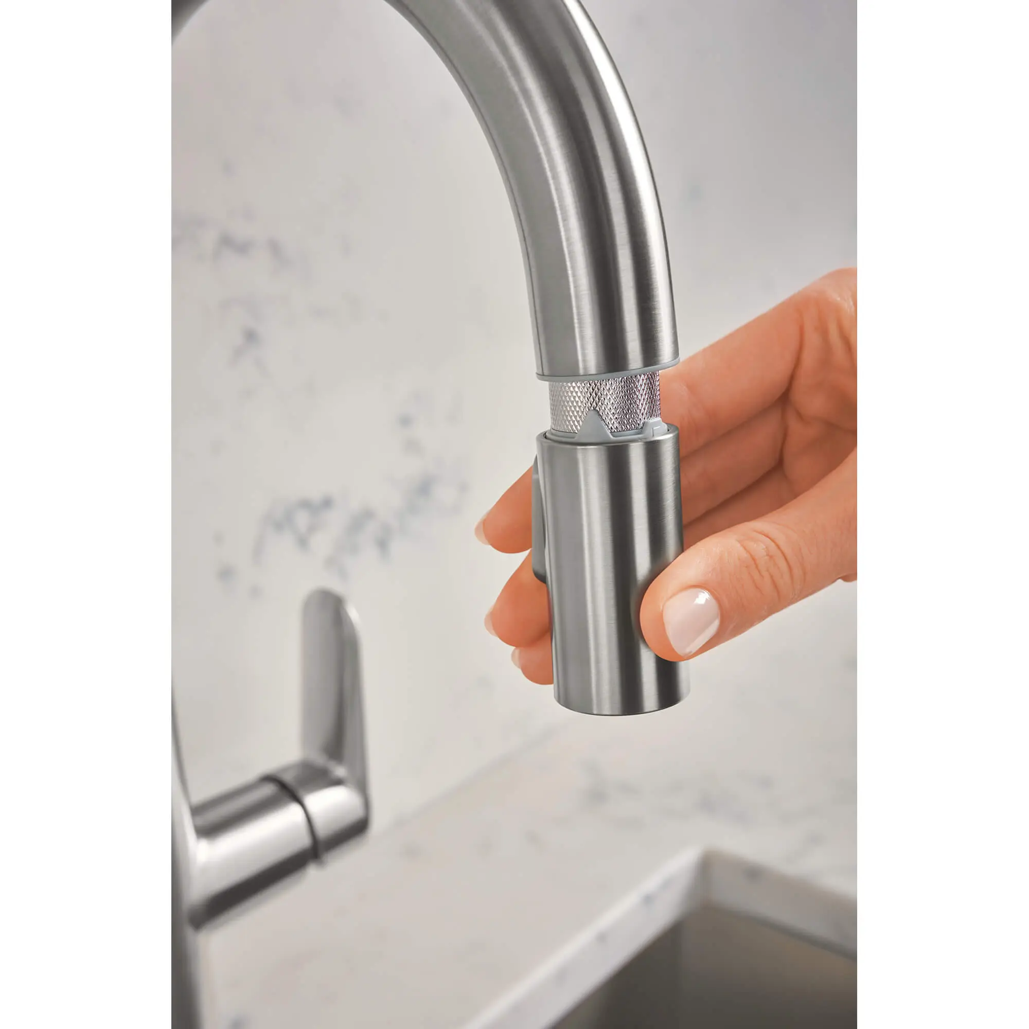 Veletto Single-handle Pull-down Kitchen Faucet