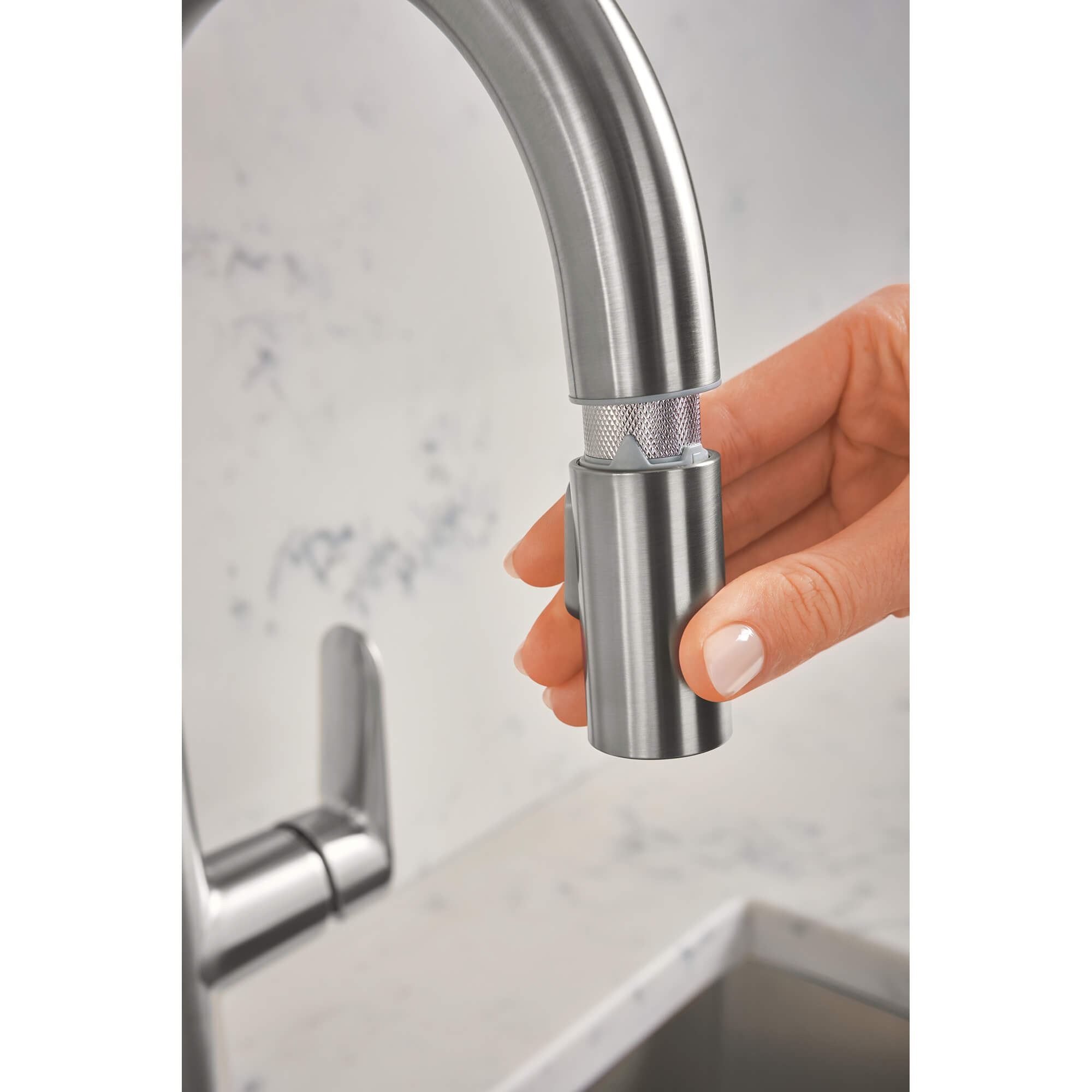 Single-Handle Pull Down Kitchen Faucet 6.6 L/min (1.75 gpm)