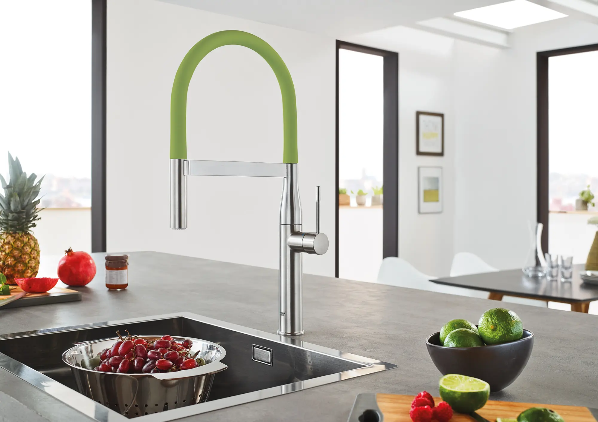 Single-Handle Semi-Pro Dual Spray Kitchen Faucet 6.6 L/min (1.75 gpm)