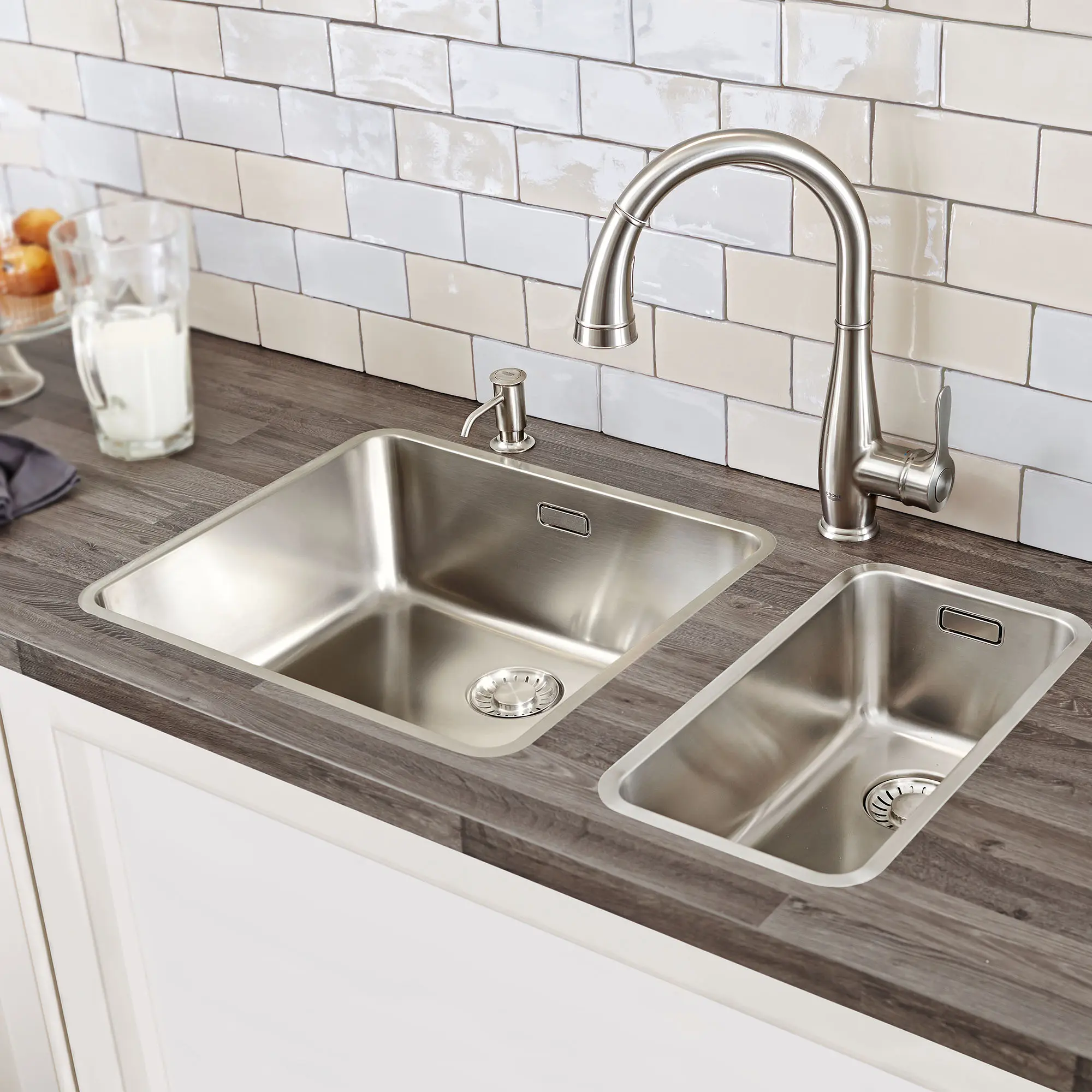Single-Handle Pull Down Kitchen Faucet Dual Spray 6.6 L/min (1.75 gpm)