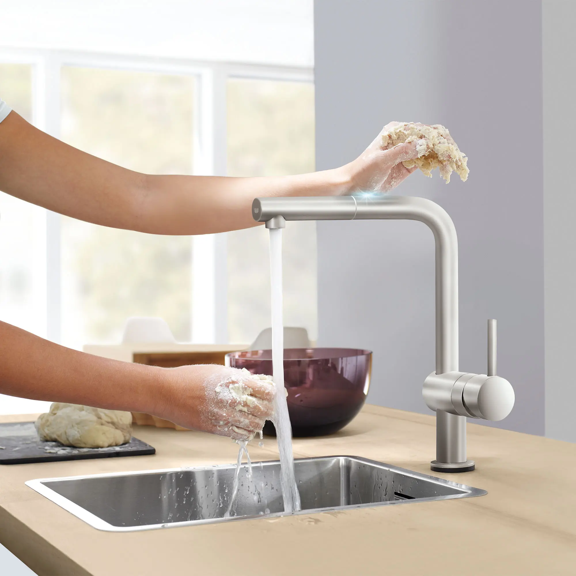 Single-Handle Pull-Out Kitchen Faucet Single Spray 1.75 GPM with Touch Technology