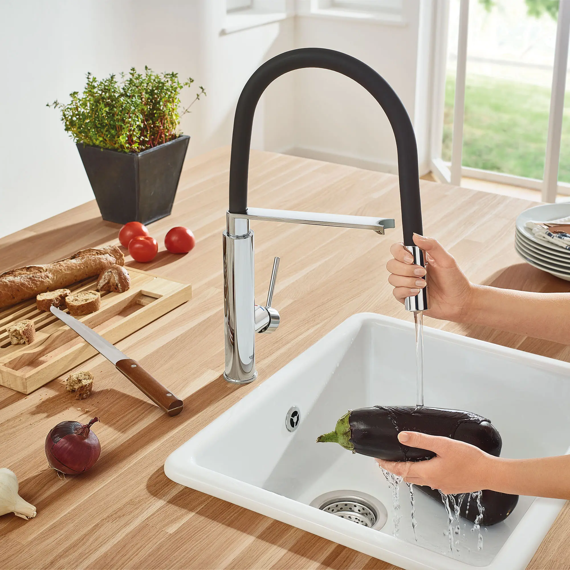 Single-Handle Semi-Pro Dual Spray Kitchen Faucet 6.6 L/min (1.75 gpm)