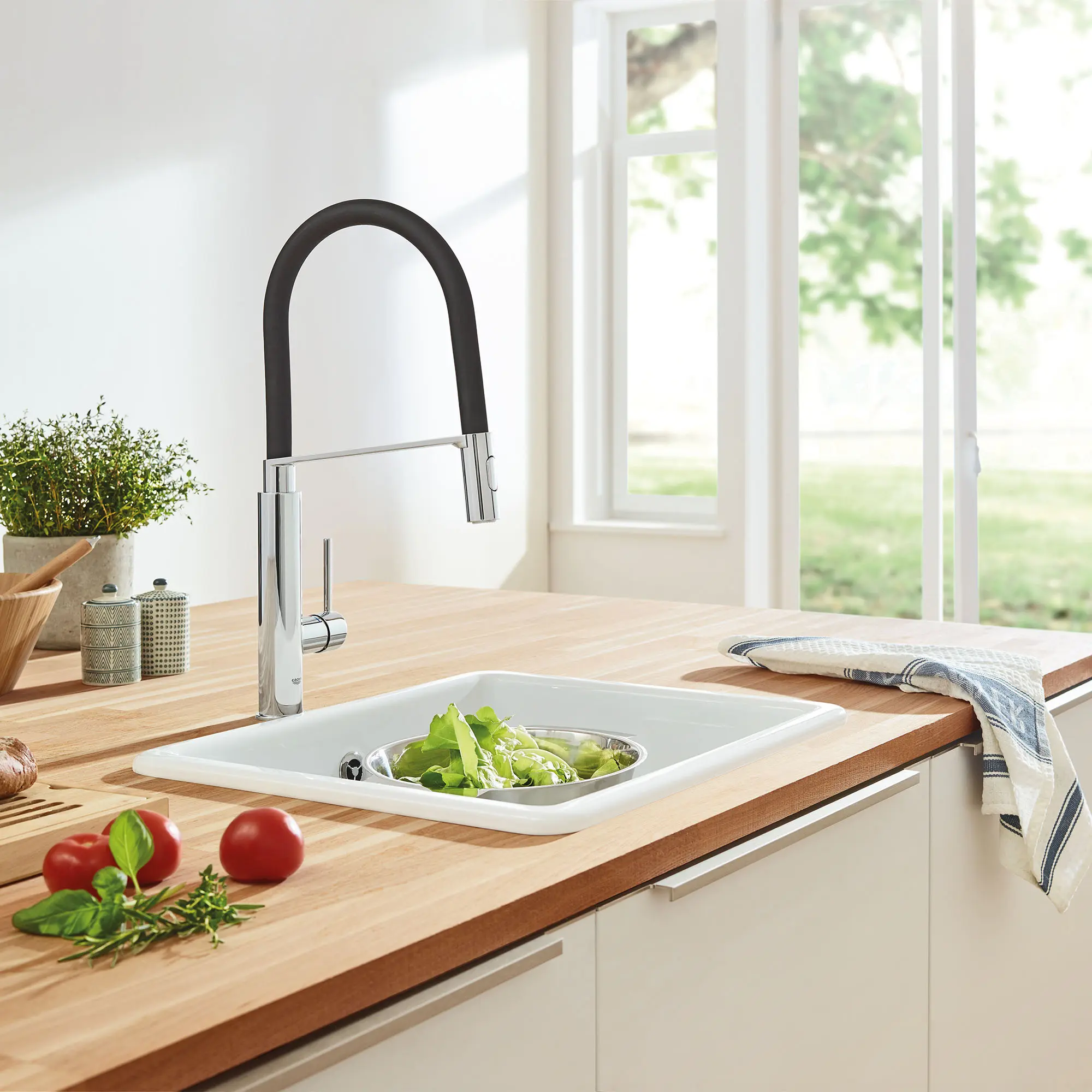 Single-Handle Semi-Pro Dual Spray Kitchen Faucet 6.6 L/min (1.75 gpm)