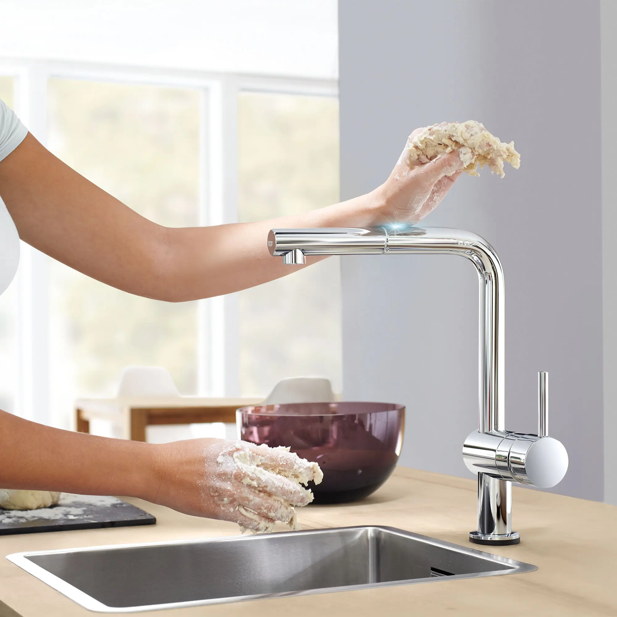 Single-Handle Pull-Out Kitchen Faucet Single Spray 1.75 GPM with Touch Technology