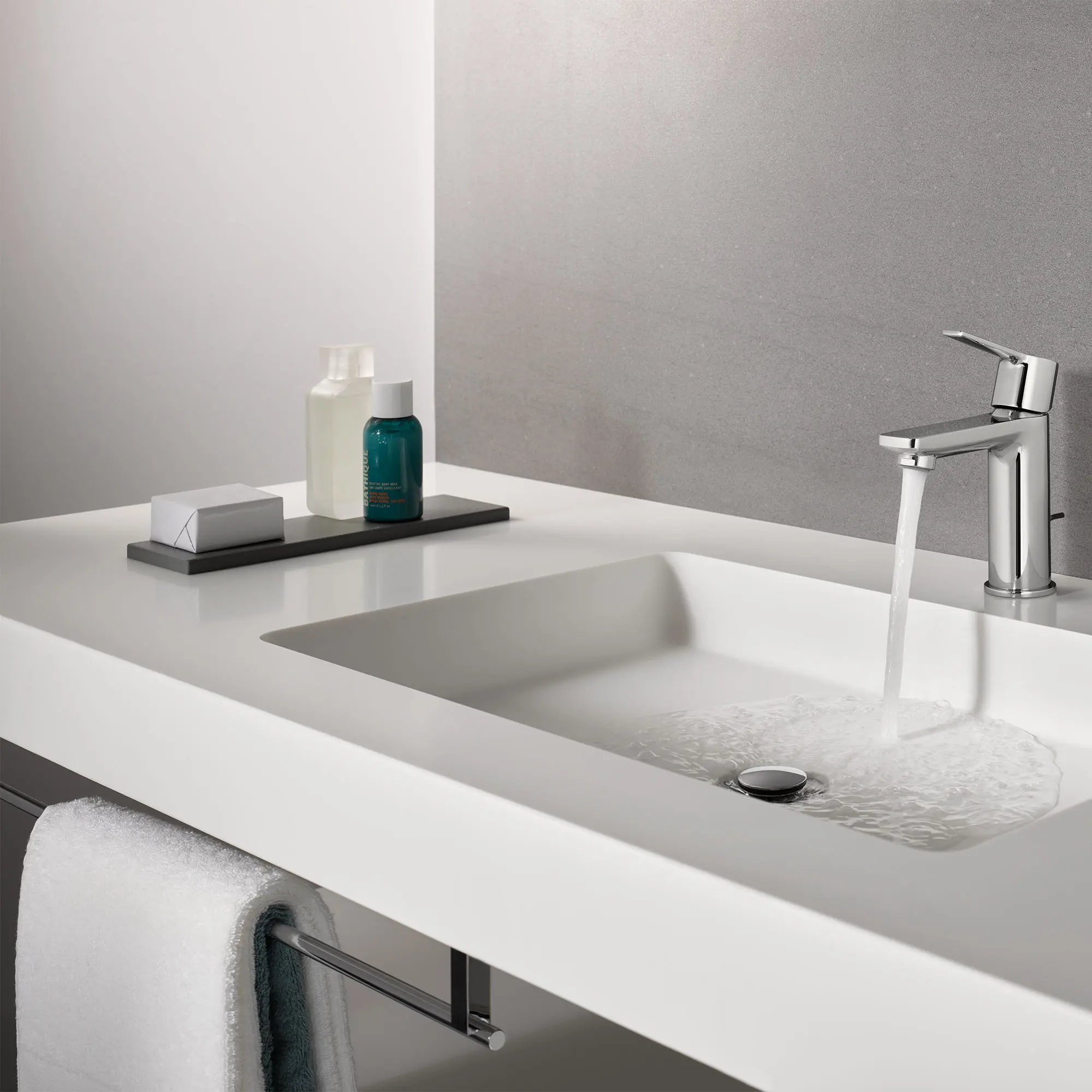 24" Towel Bar
