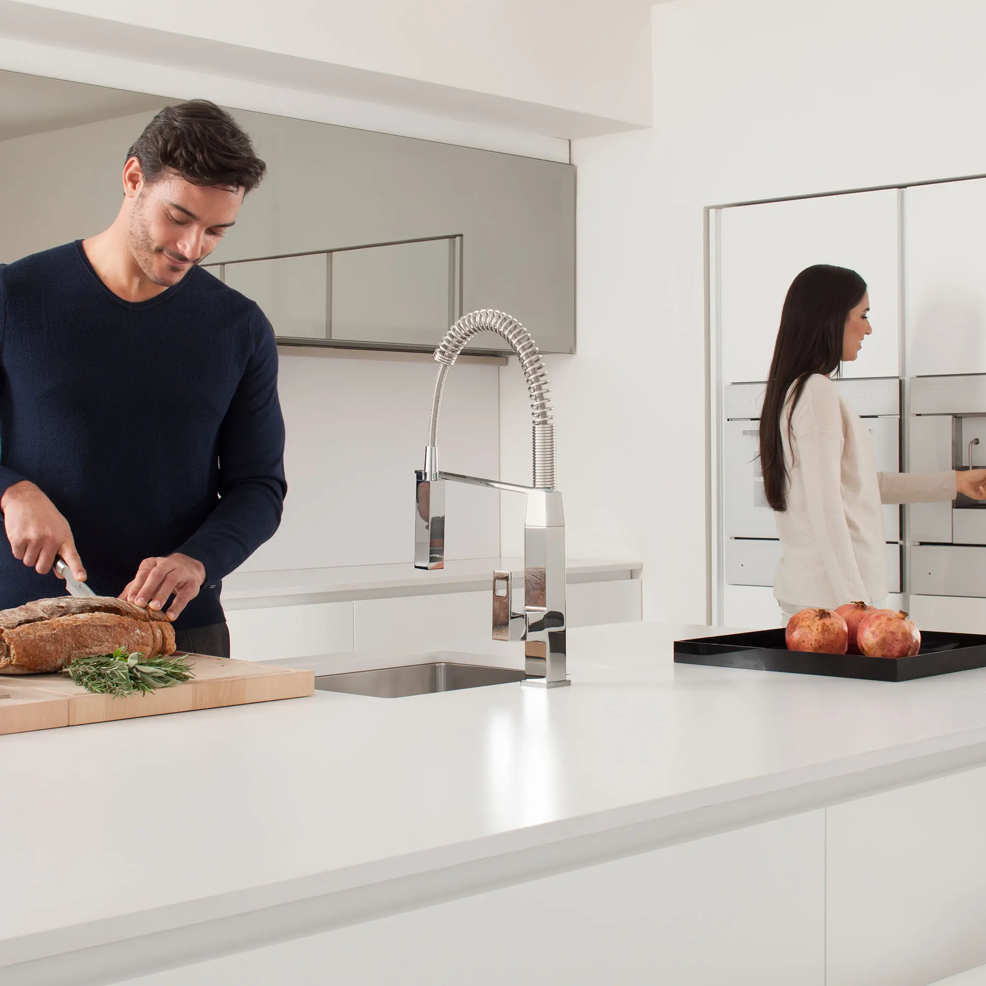 Single-Handle Semi-Pro Dual Spray Kitchen Faucet 6.6 L/min (1.75 gpm)