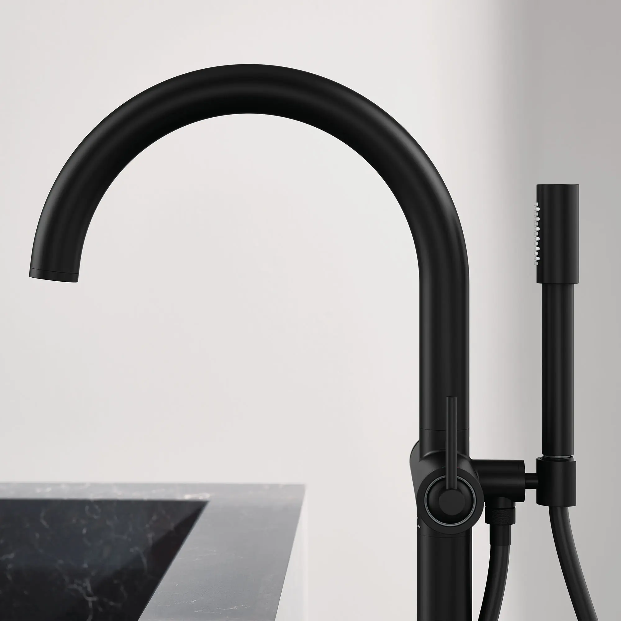 Single-Handle Freestanding Tub Faucet with 1.75 GPM (6.6 L/min) Hand Shower