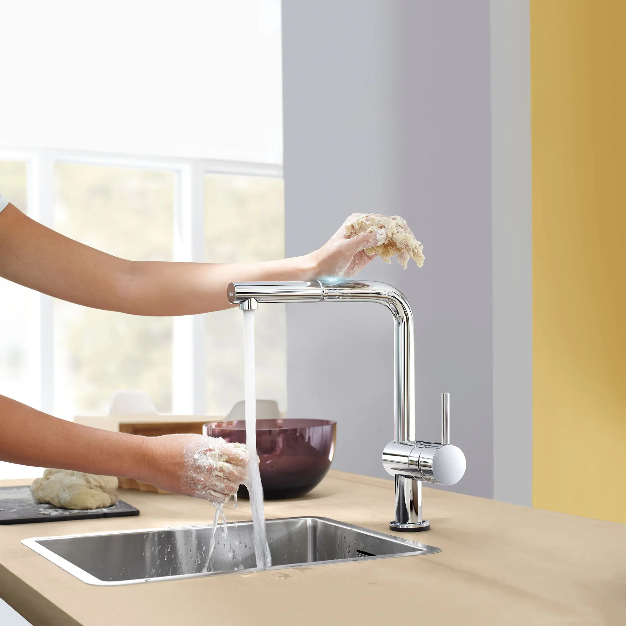 Single-Handle Pull-Out Kitchen Faucet Single Spray 1.75 GPM with Touch Technology