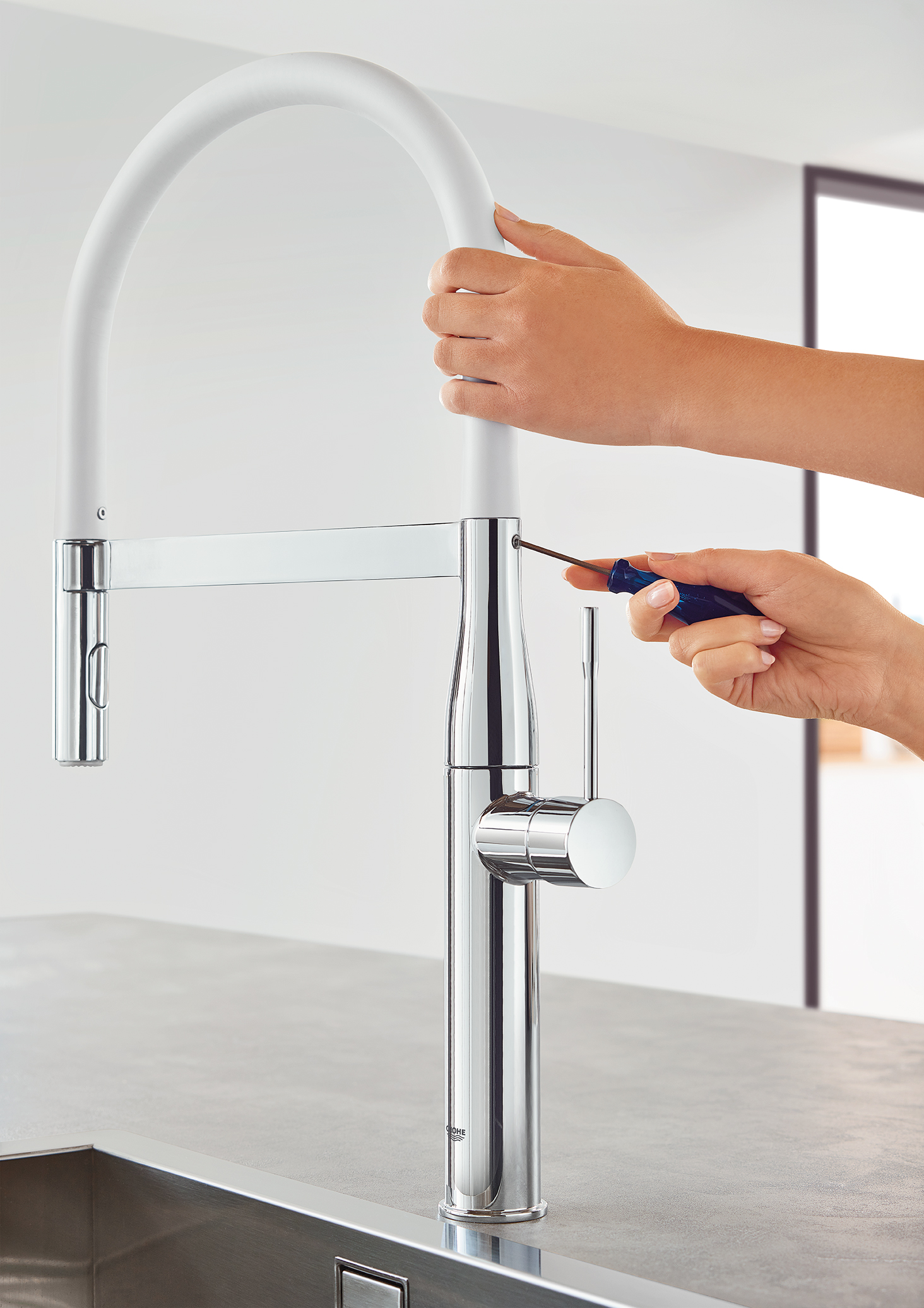 Single-Handle Semi-Pro Dual Spray Kitchen Faucet 1.75 GPM