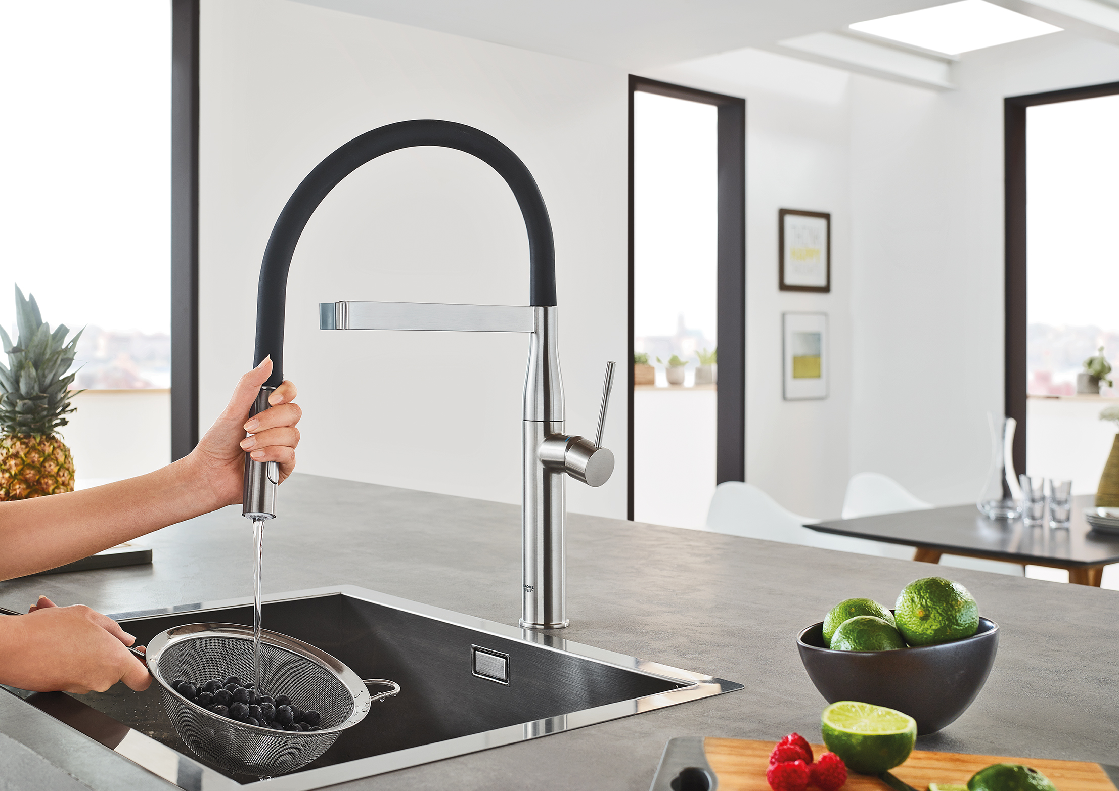 Single-Handle Semi-Pro Dual Spray Kitchen Faucet 6.6 L/min (1.75 gpm)