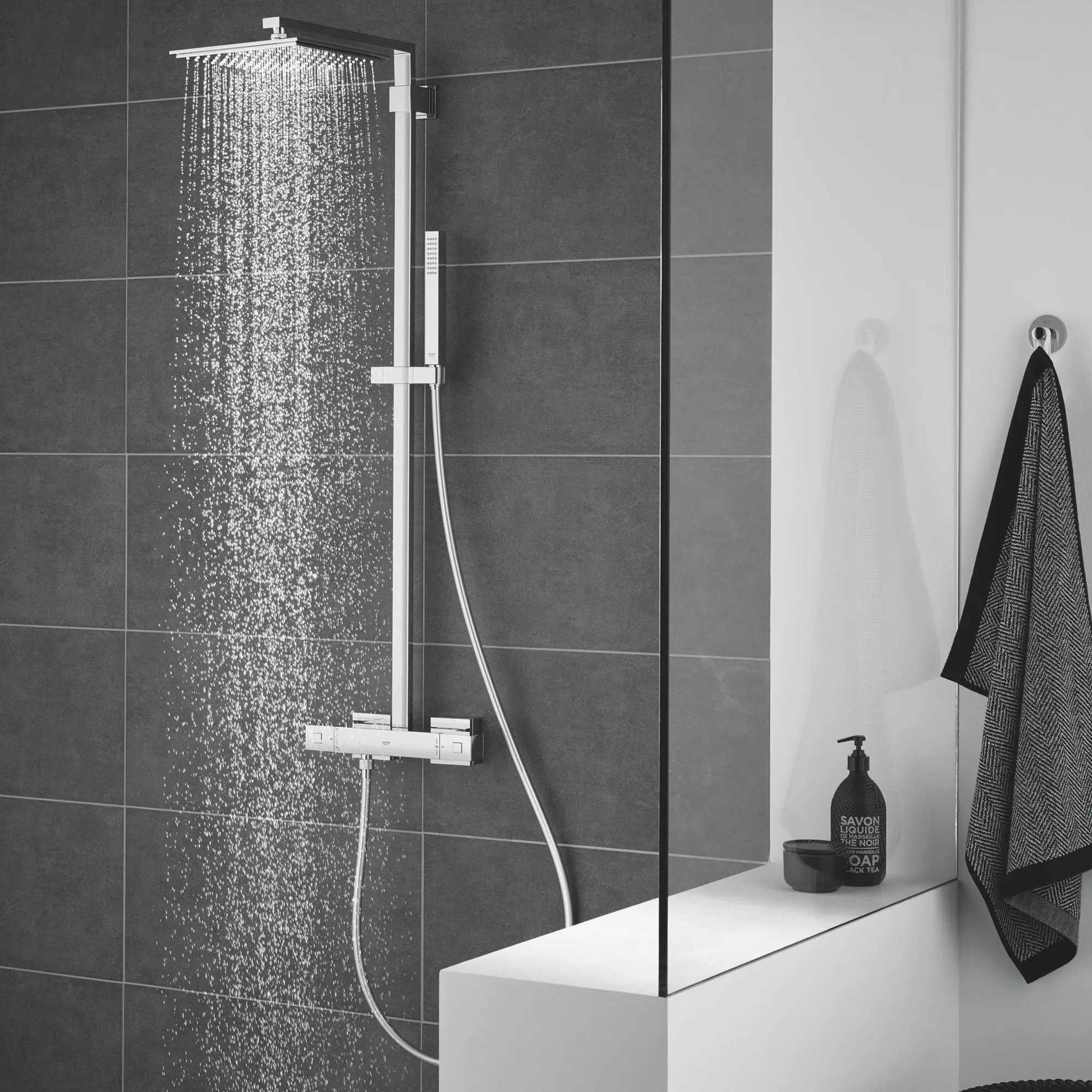 230  Shower Head, 9" - 1 Spray, 9.5 L/min (2.5 gpm)