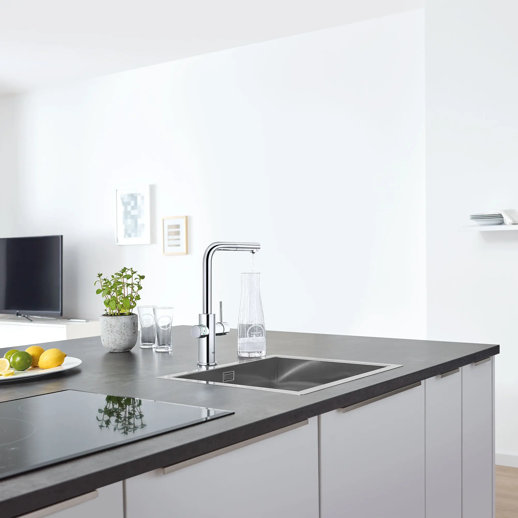 GROHE Blue Single-Handle Pull-Out Kitchen Faucet Single Spray 6.6 L/min (1.75 gpm) with Chilled and Sparkling Water