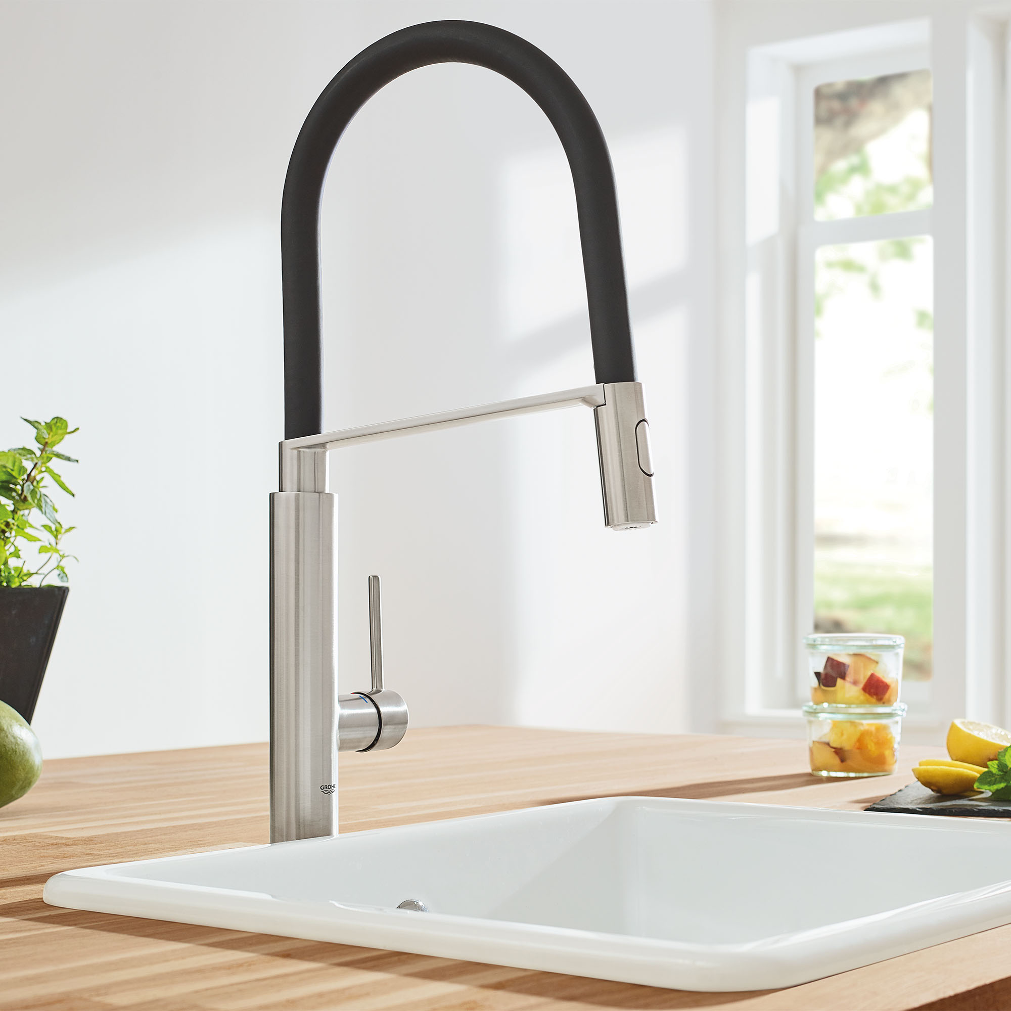 Single-Handle Semi-Pro Dual Spray Kitchen Faucet 6.6 L/min (1.75 gpm)