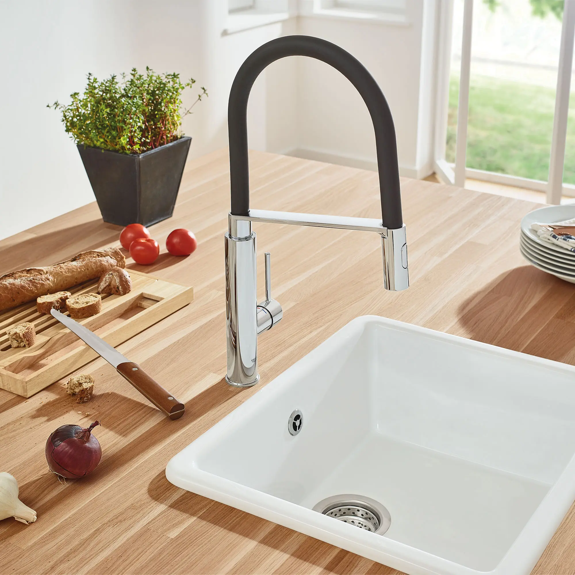 Single-Handle Semi-Pro Dual Spray Kitchen Faucet 6.6 L/min (1.75 gpm)