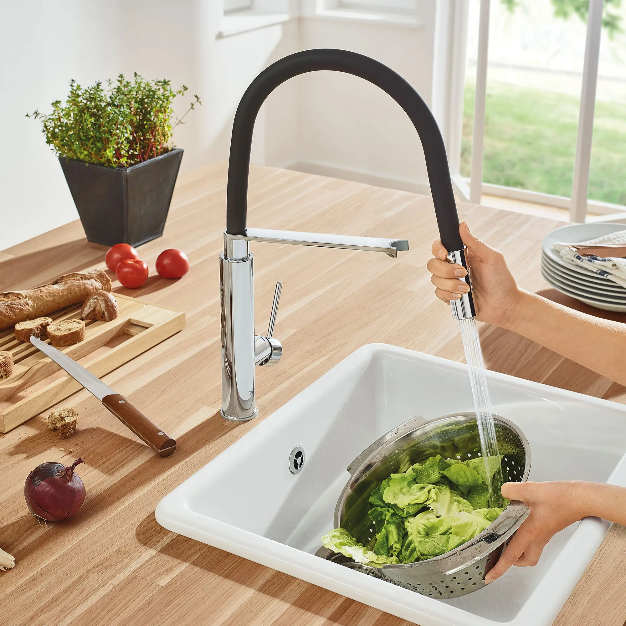 Single-Handle Semi-Pro Dual Spray Kitchen Faucet 6.6 L/min (1.75 gpm)