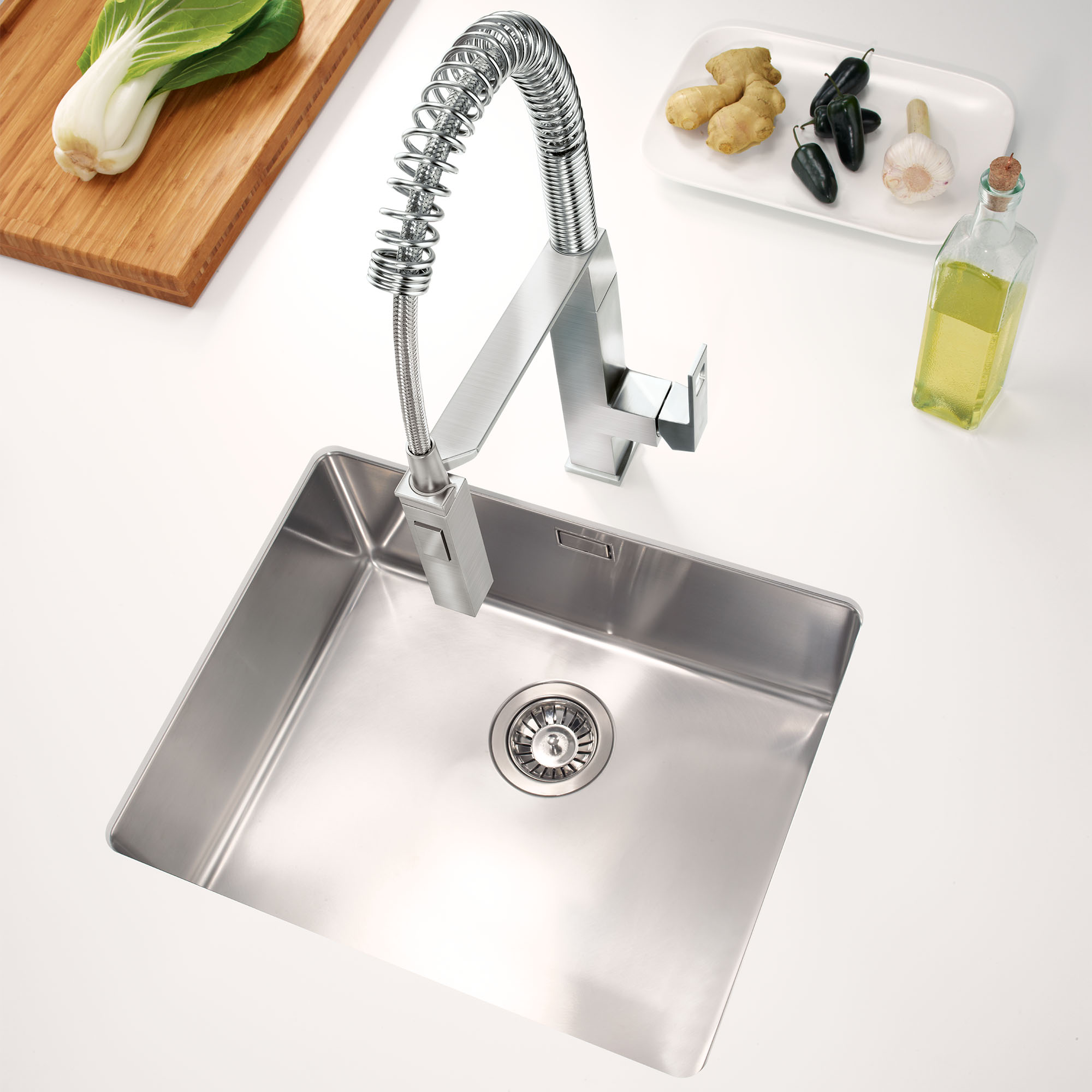 Single-Handle Semi-Pro Dual Spray Kitchen Faucet 6.6 L/min (1.75 gpm)