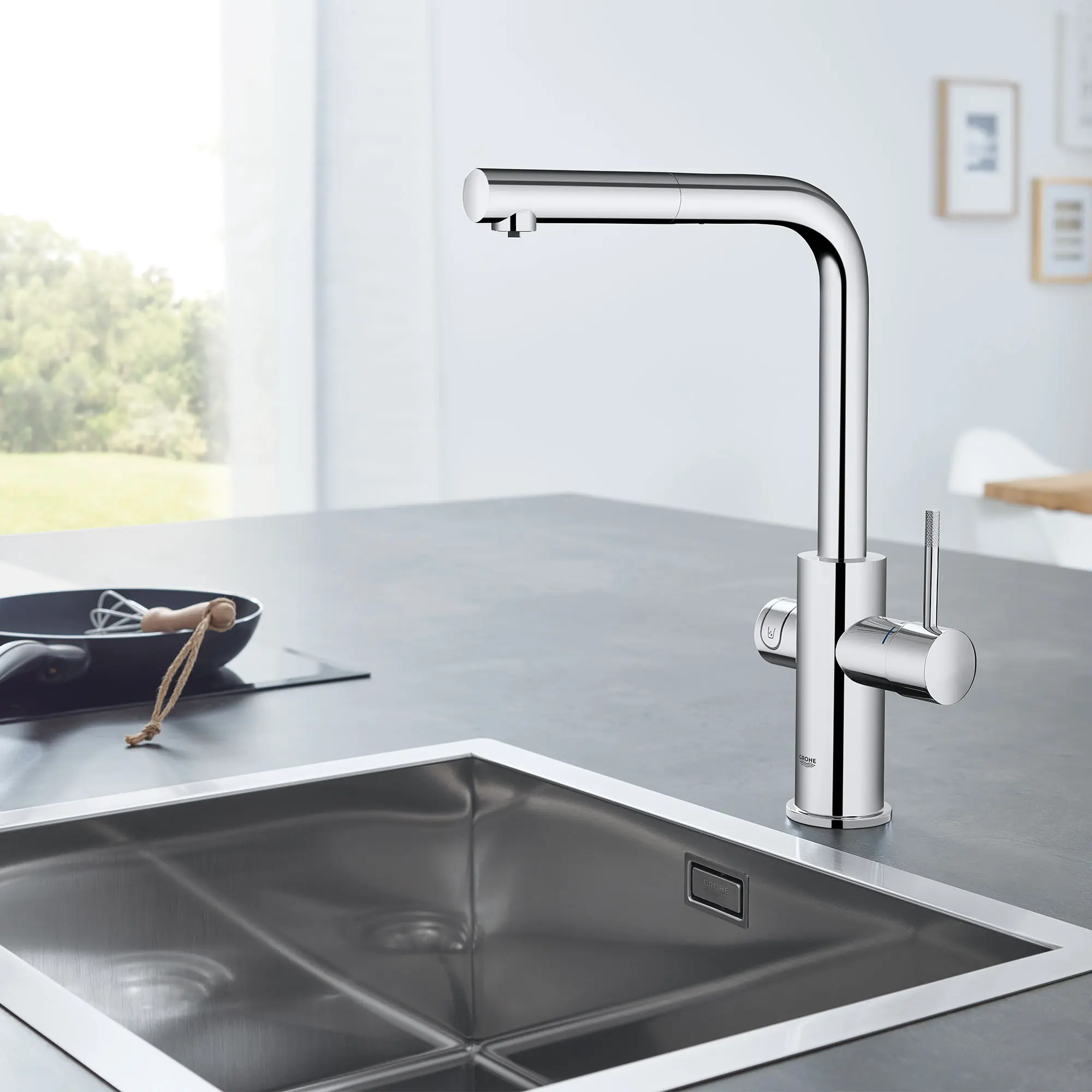 GROHE Blue Single-Handle Pull-Out Kitchen Faucet Single Spray 6.6 L/min (1.75 gpm) with Chilled and Sparkling Water