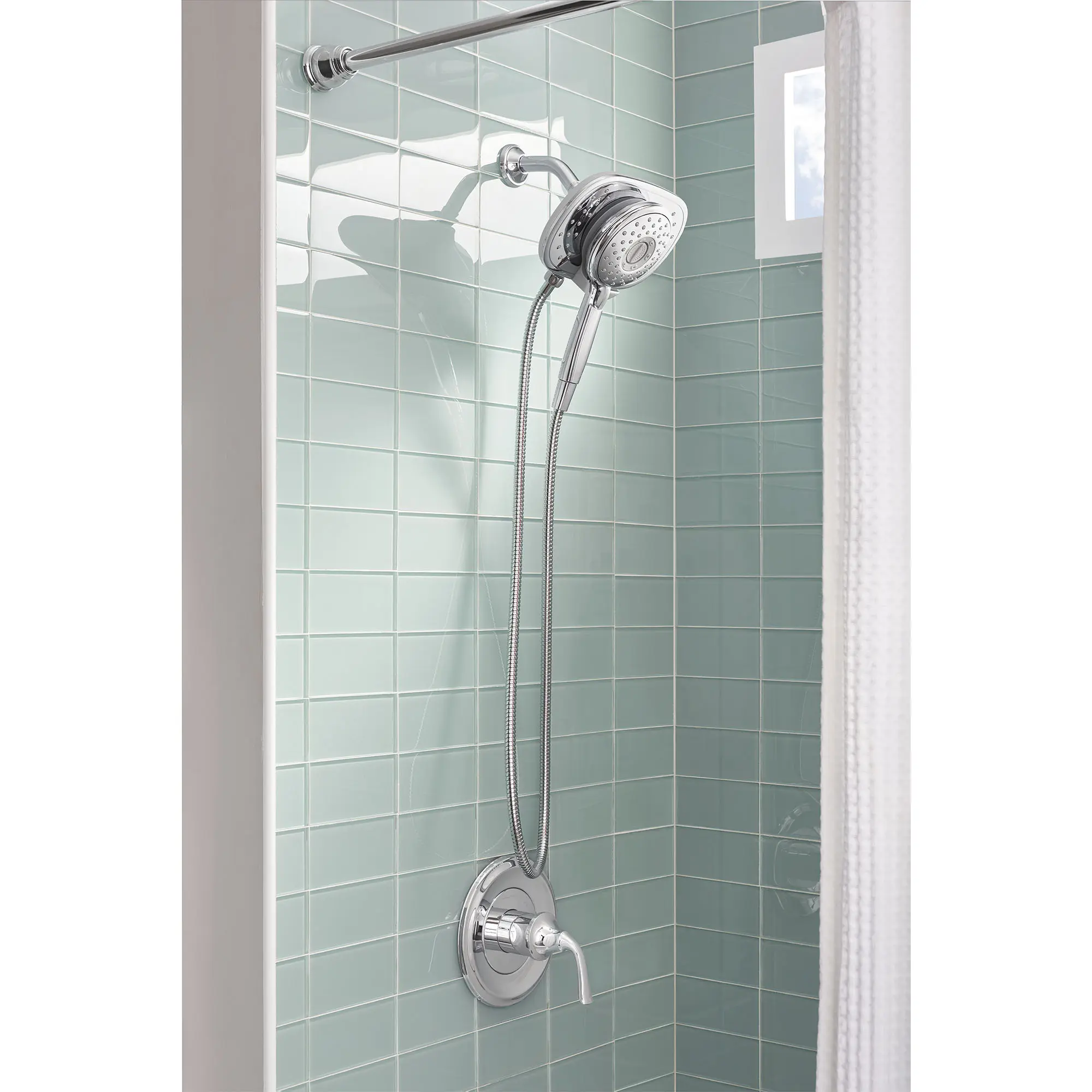 Bras de douche standard de 5 po pour montage mural