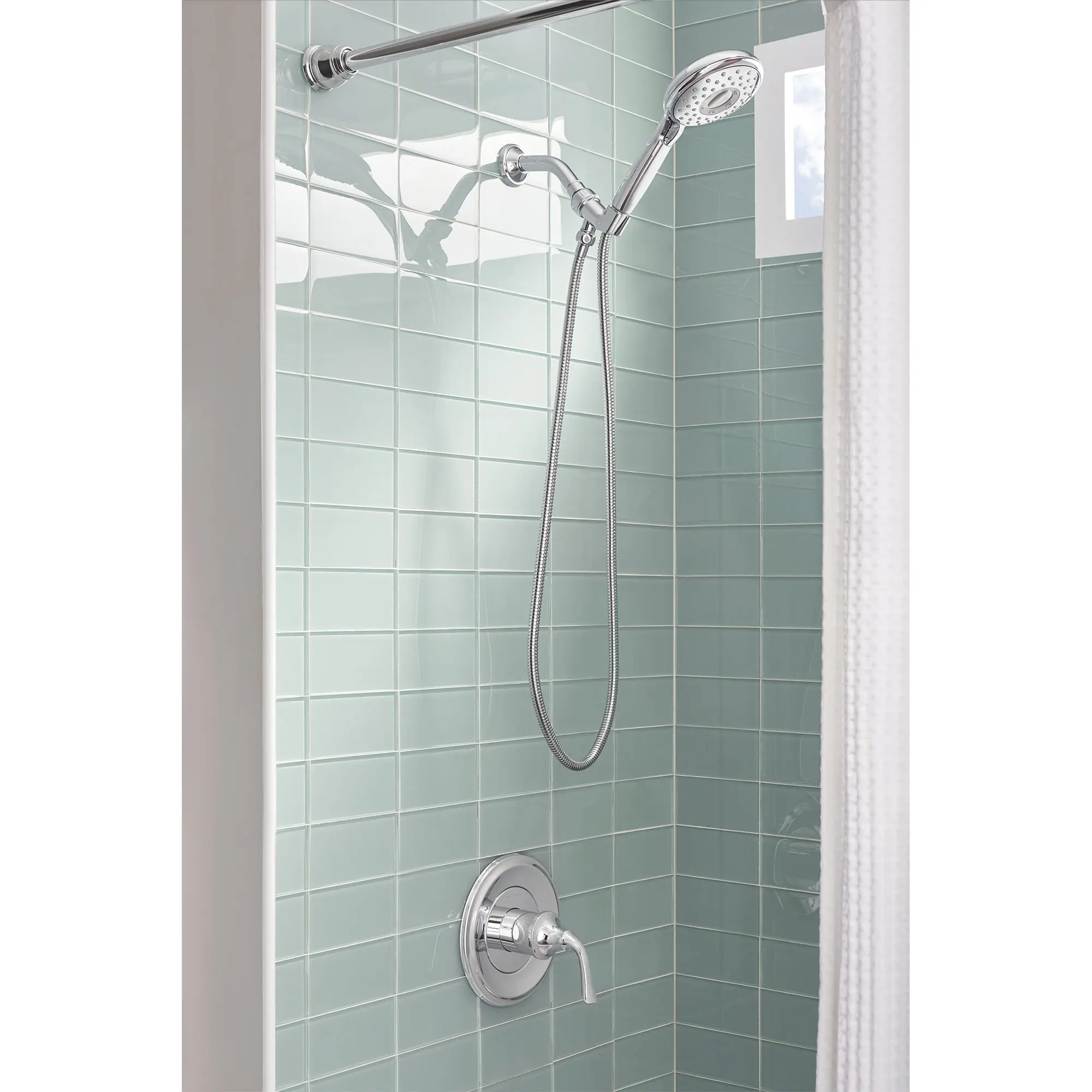 Bras de douche standard de 5 po pour montage mural