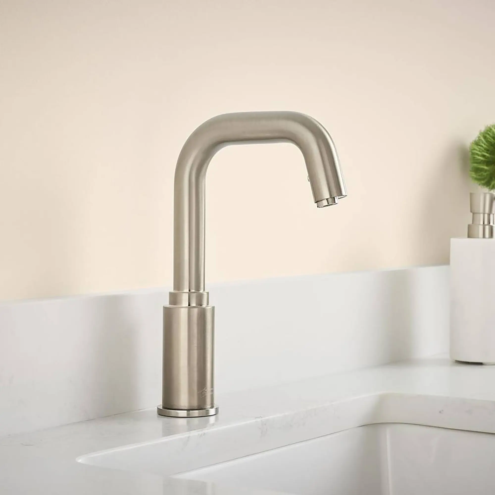 Serin® Touchless Faucet, Base Model, 0.5 gpm/1.9 Lpm