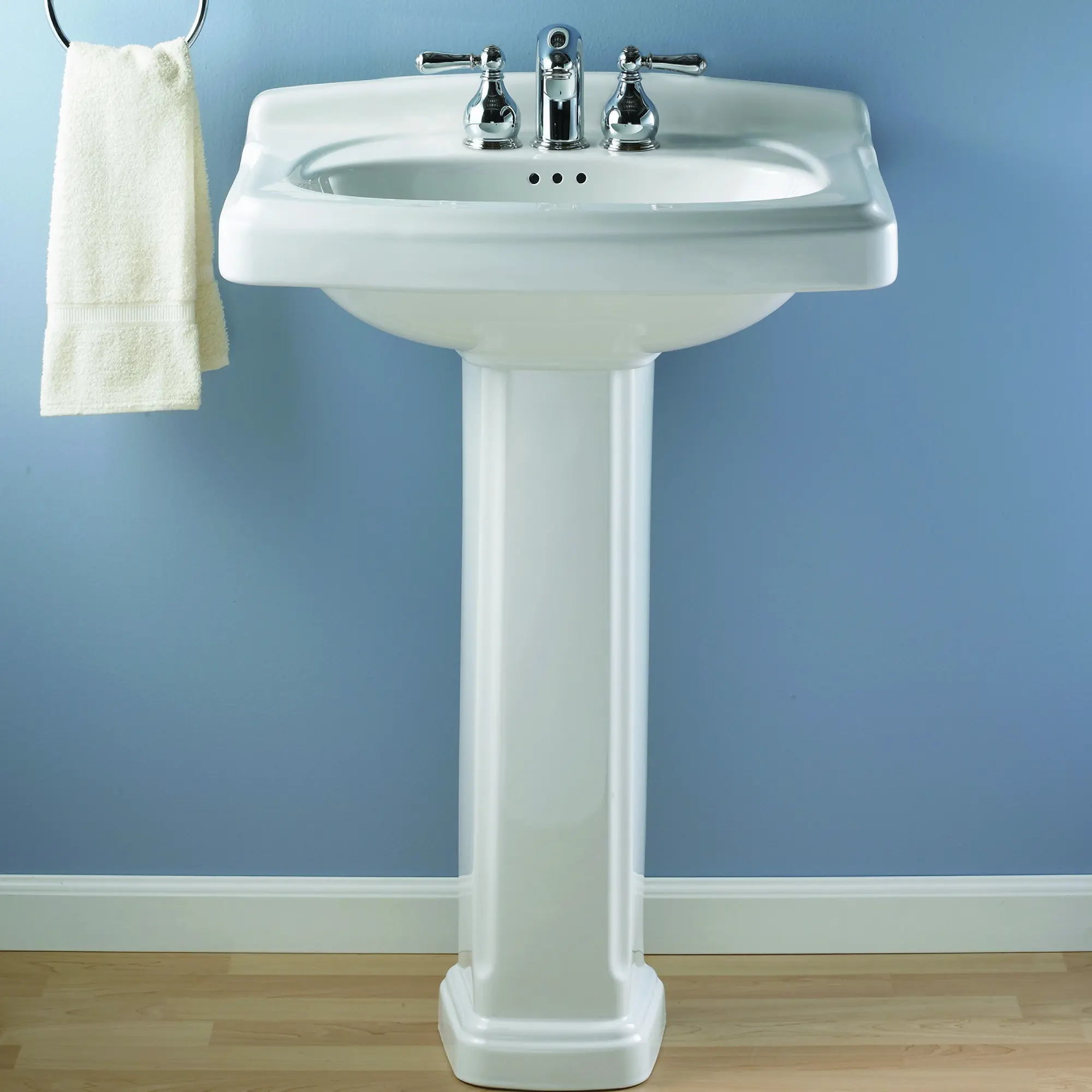 Portsmouth® 4-Inch Centerset Pedestal Sink Top and Leg Combination