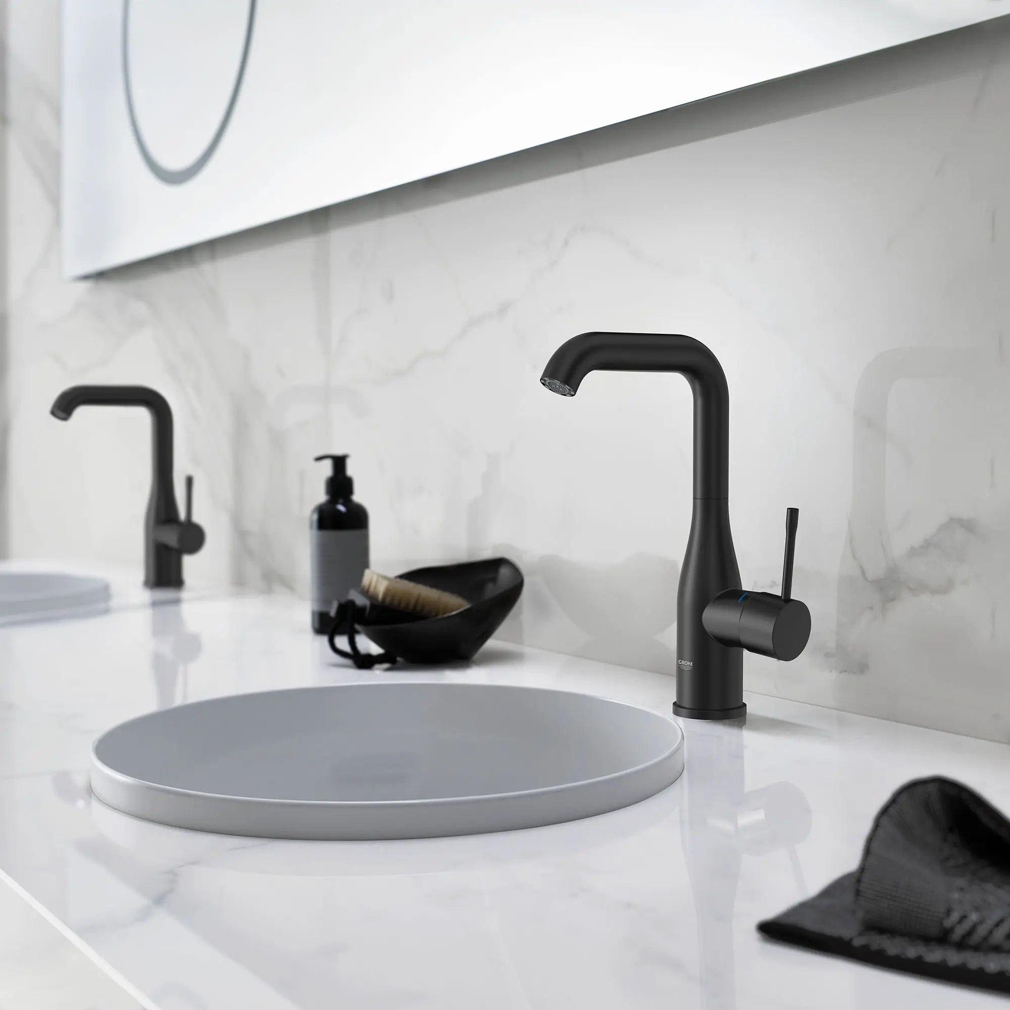 Single Hole Single-Handle L-Size Bathroom Faucet 4.5 L/min (1.2 gpm)