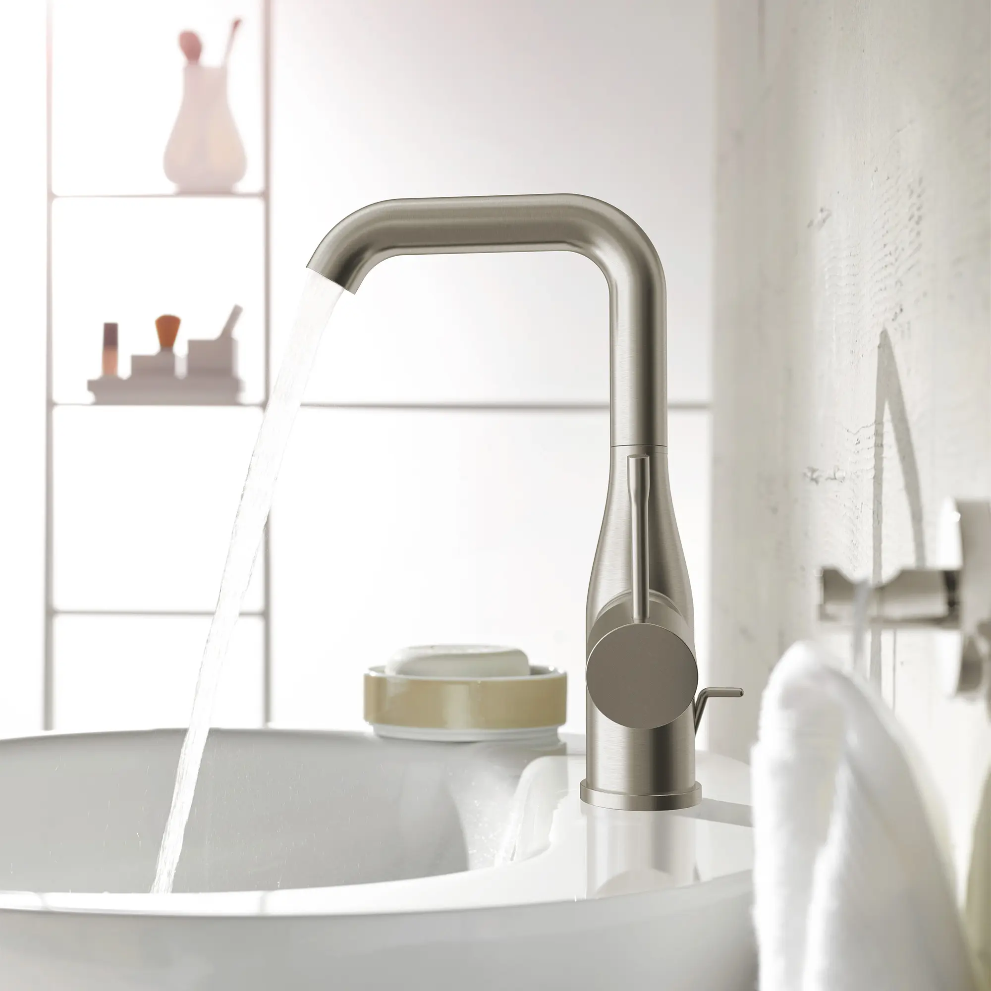 Single Hole Single-Handle L-Size Bathroom Faucet 4.5 L/min (1.2 gpm)