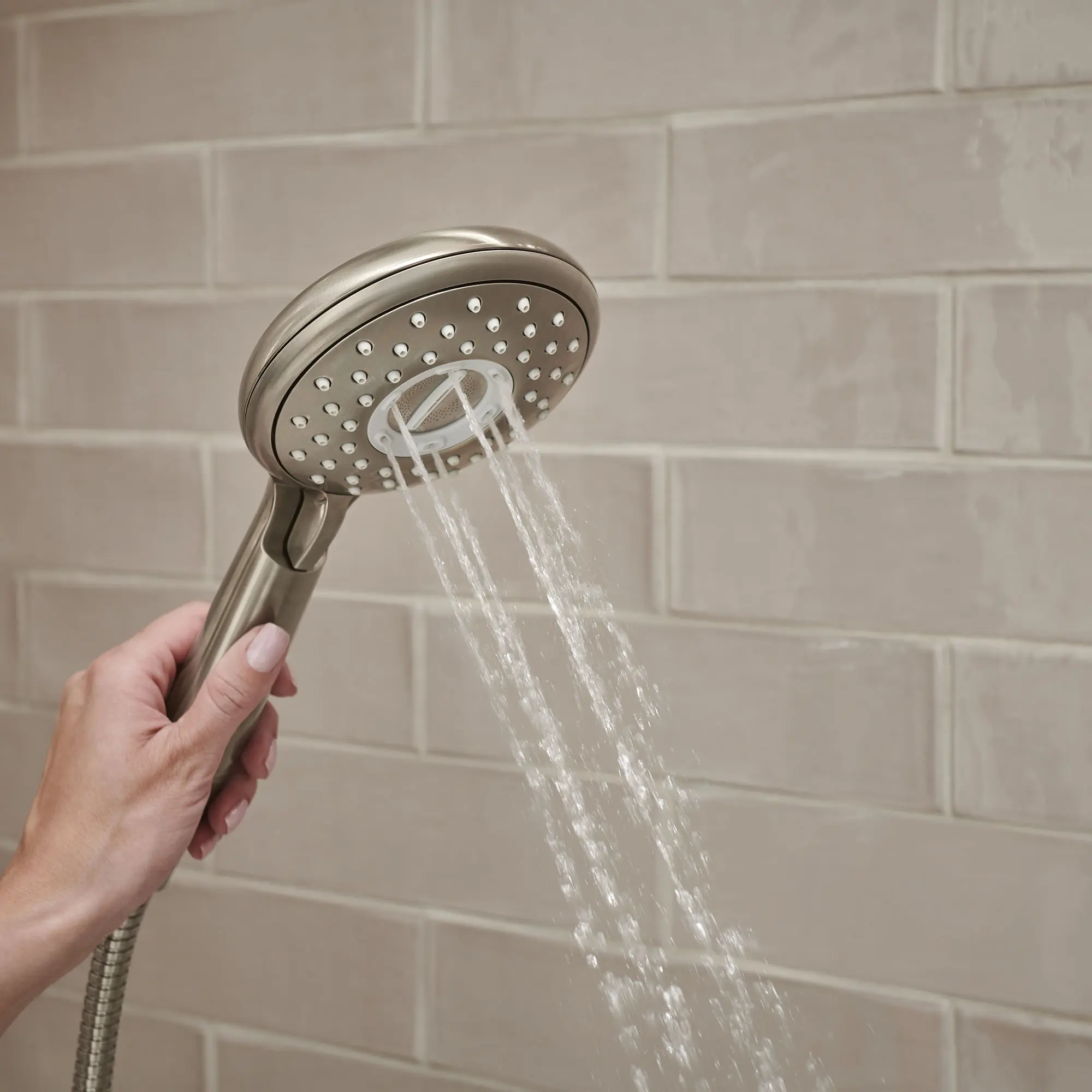 Spectra Versa® 24-Inch 4-Function 2.5 gpm/9.5 L/min Shower System With Rain Showerhead
