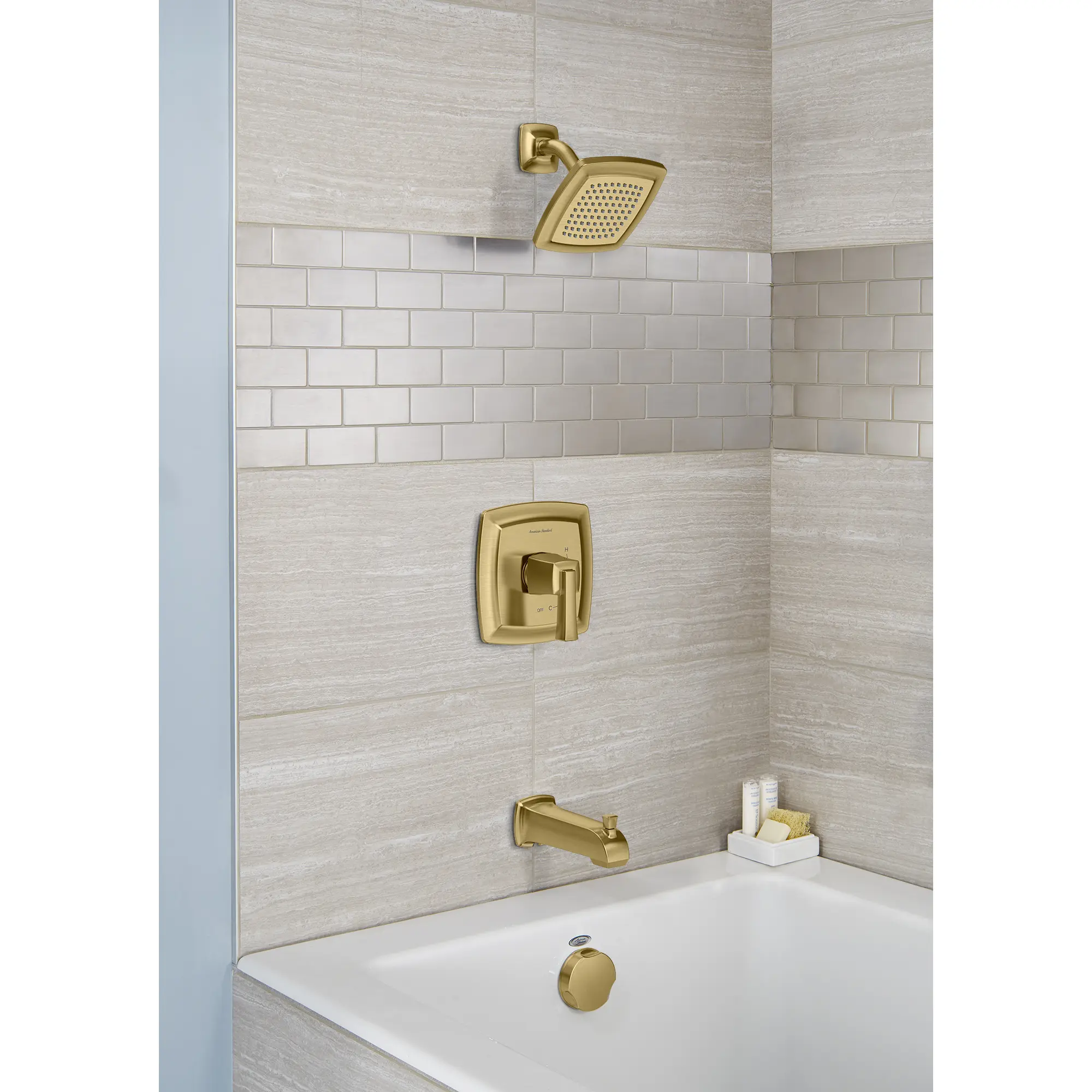 Pomme de douche fixe Townsend® de 6 po, économie d'eau : 1,8 gpm/6,8 L/min