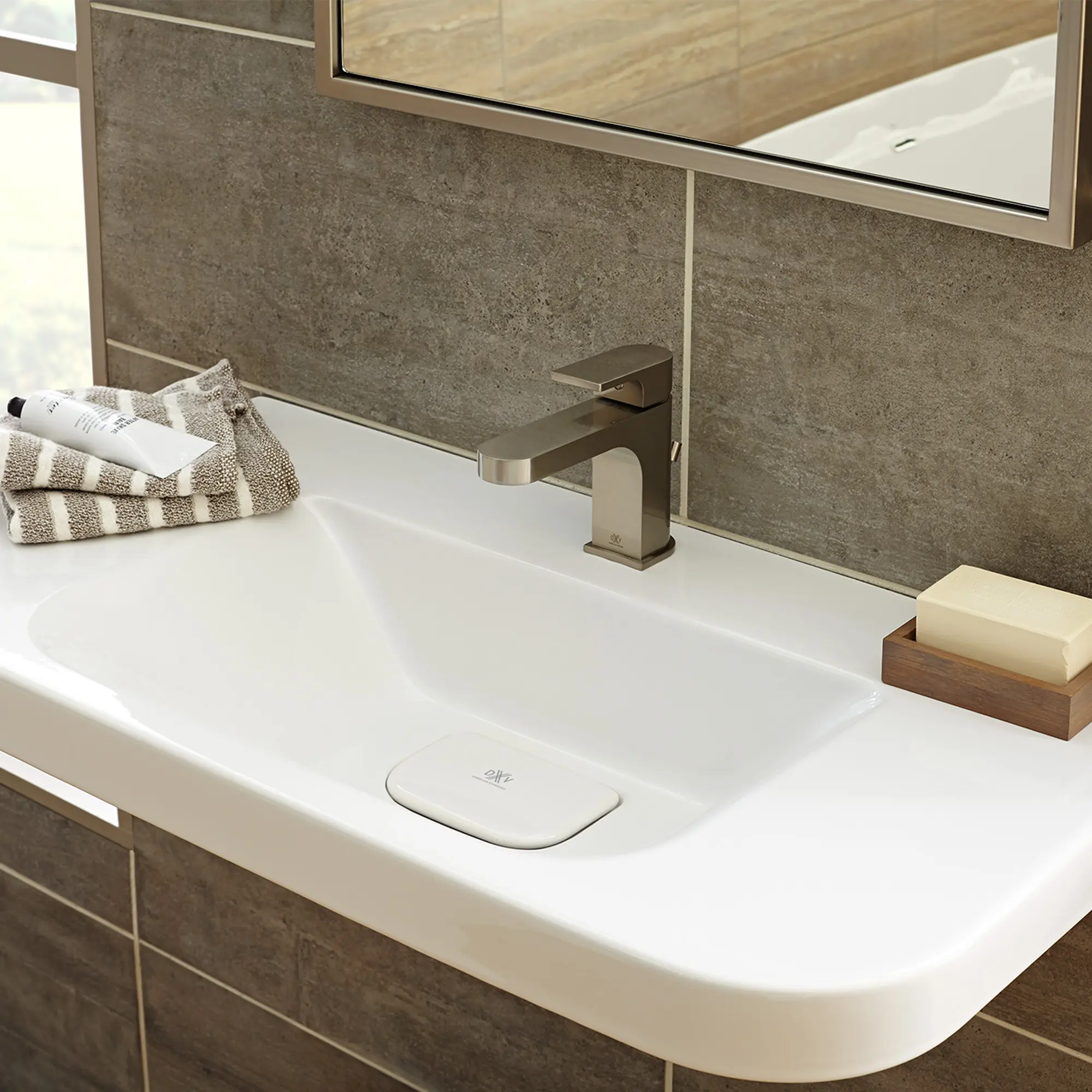 Lavabo murale de 33 po Equility - monotrou