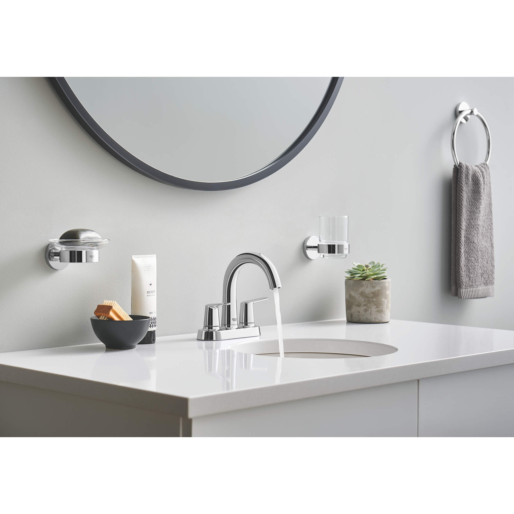 Veletto 2-handle 4" Centerset Bathroom Faucet, 1.2 GPM (4.5 L/min)