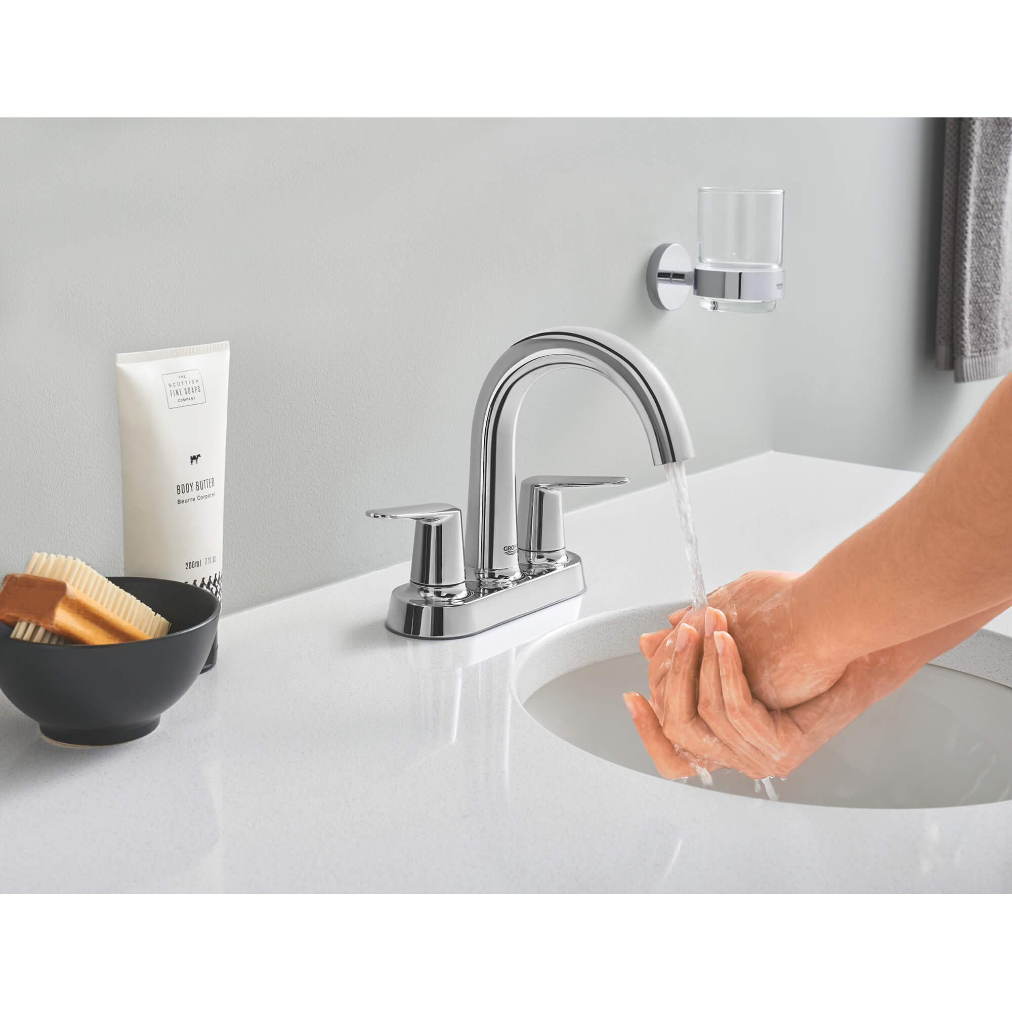 Veletto 2-handle 4" Centerset Bathroom Faucet, 1.2 GPM (4.5 L/min)