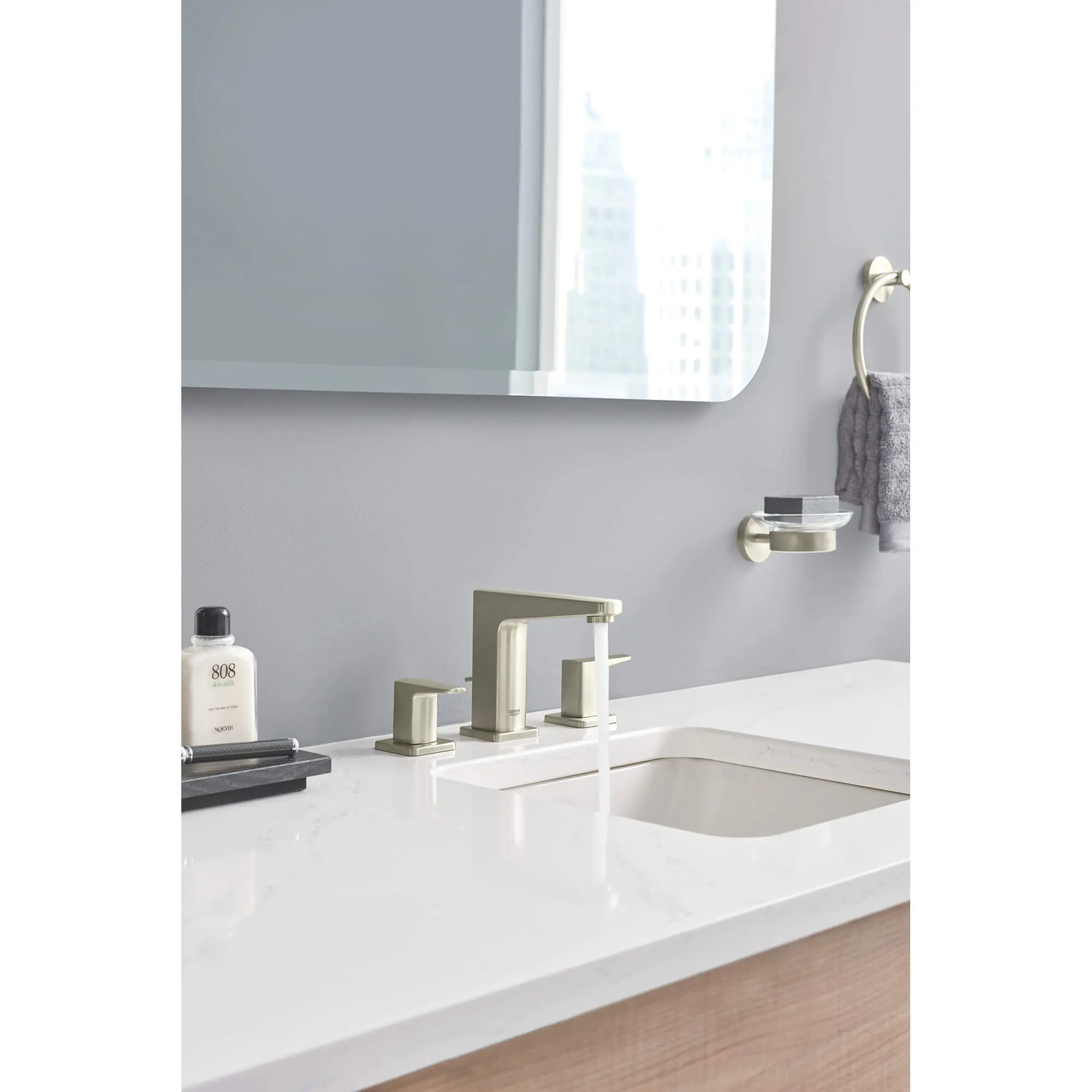 2-Handle 8" Widespread Bathroom Faucet