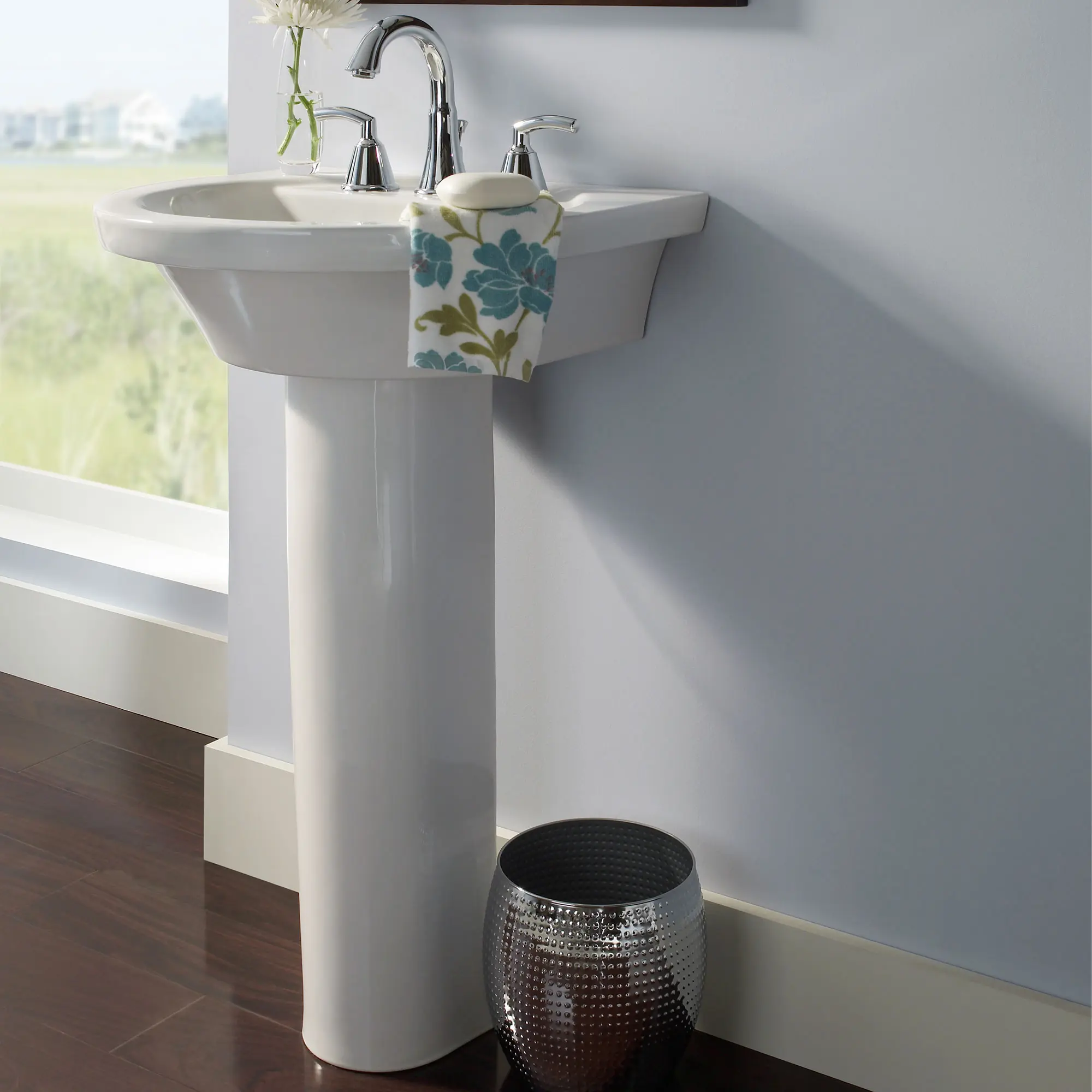 Lavabo Tropic® Petite sur colonne, à grand écartement 8 po