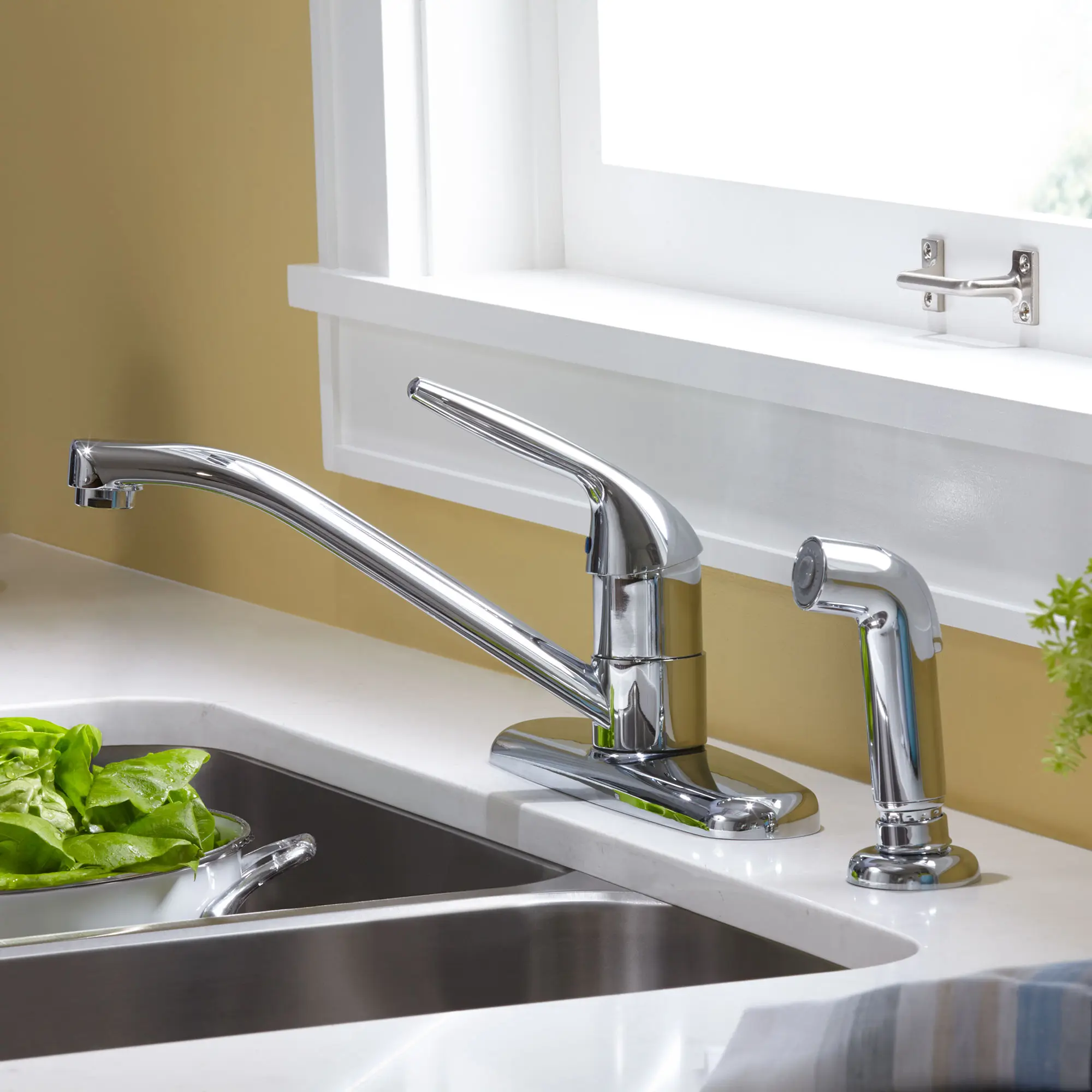 Colony® Choice Single-Handle Kitchen Faucet 2.2 gmp/8.3 L/min With Side Spray