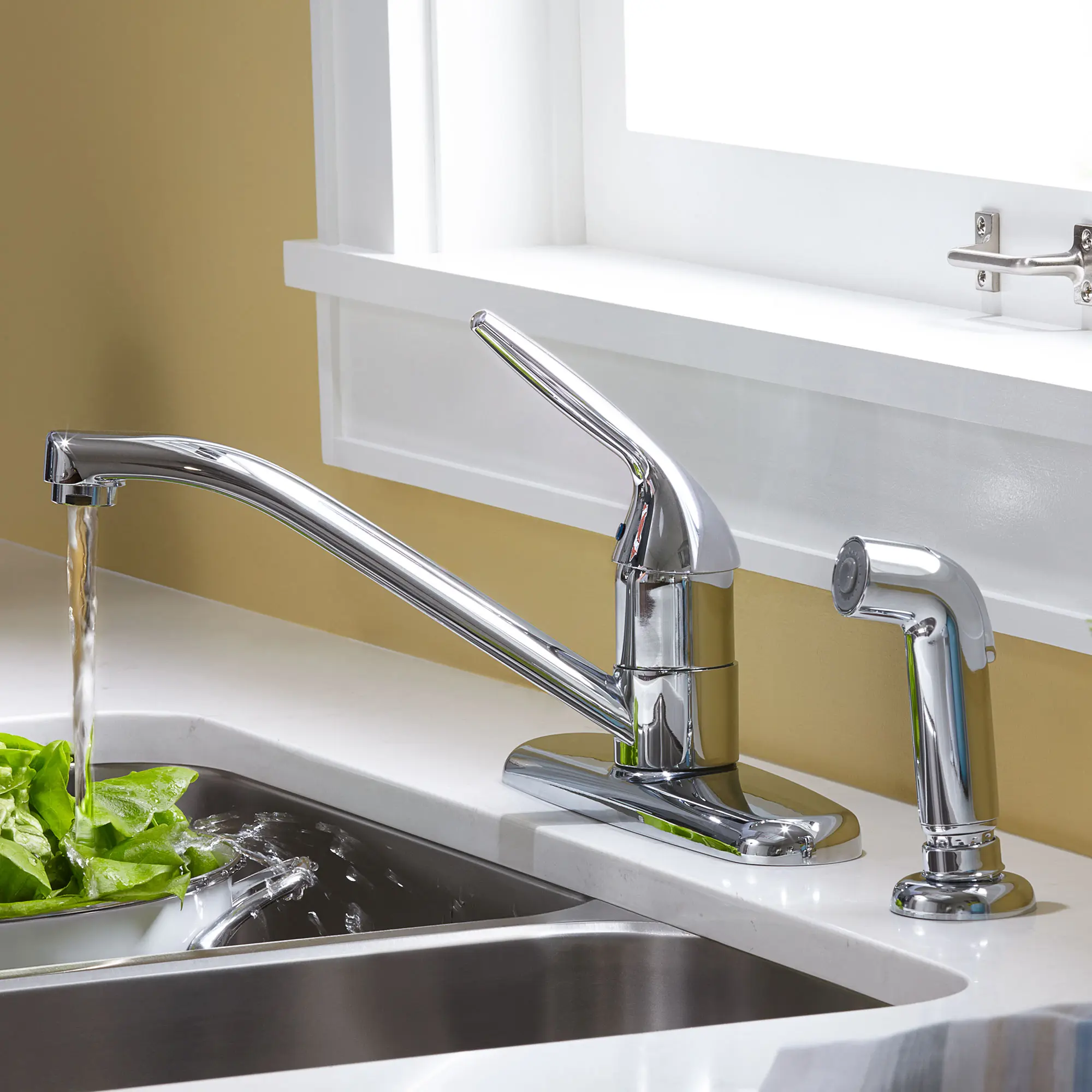 Colony® Choice Single-Handle Kitchen Faucet 2.2 gmp/8.3 L/min With Side Spray