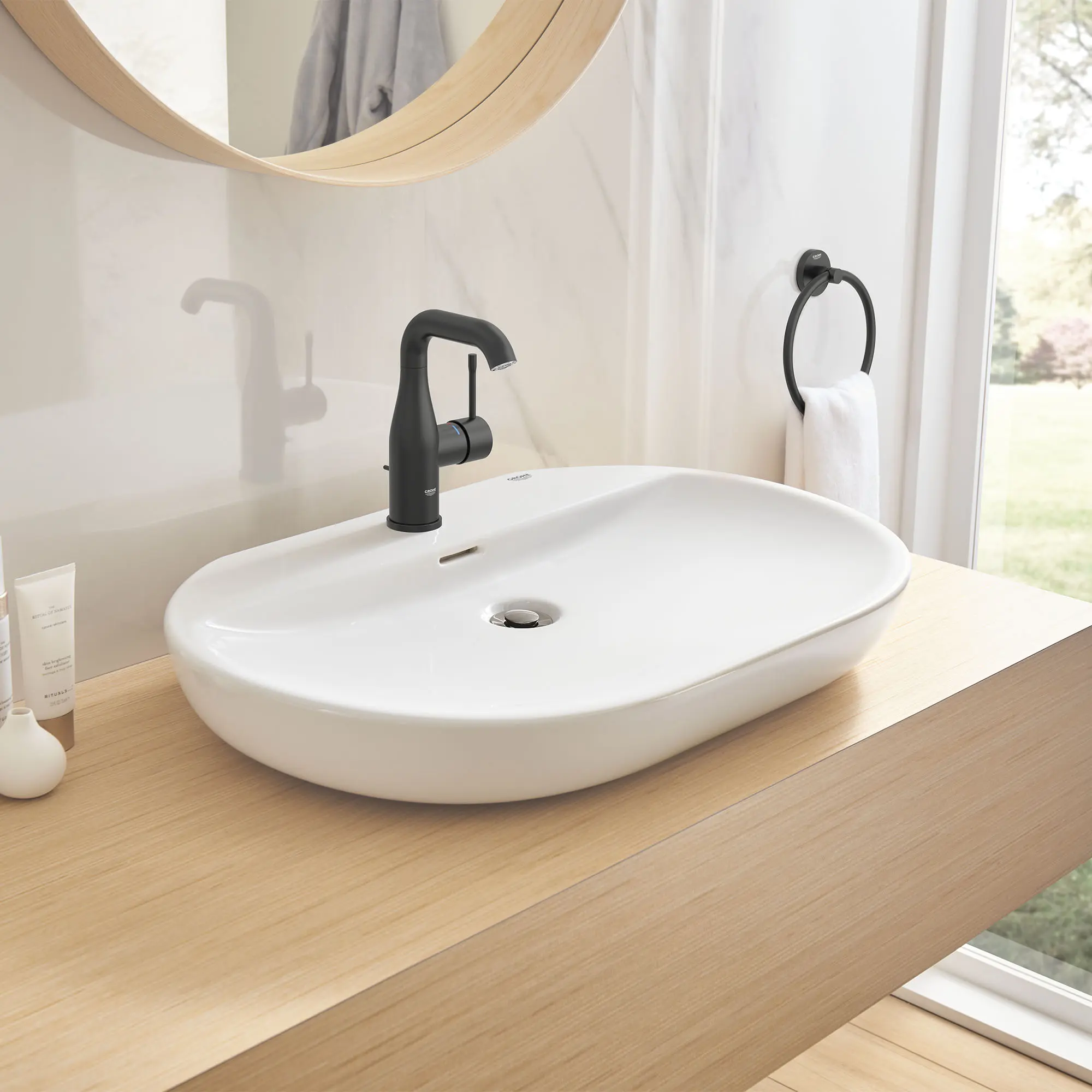 Single Hole Single-Handle M-Size Bathroom Faucet 4.5 L/min (1.2 gpm)