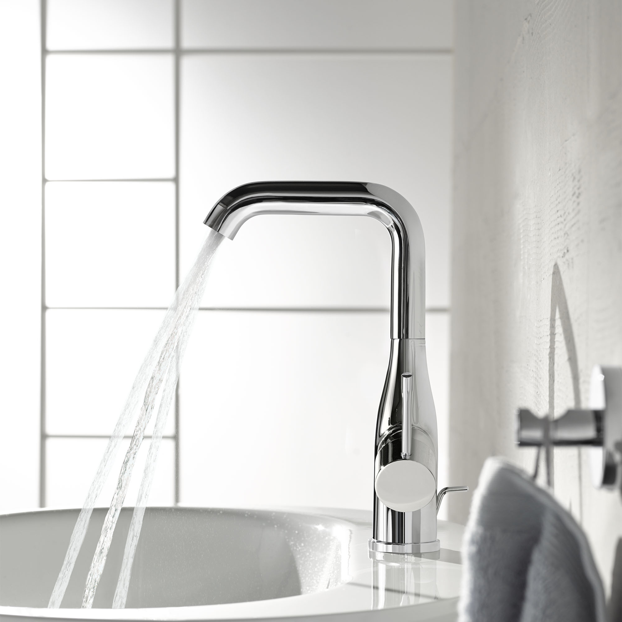 Single Hole Single-Handle L-Size Bathroom Faucet 4.5 L/min (1.2 gpm)