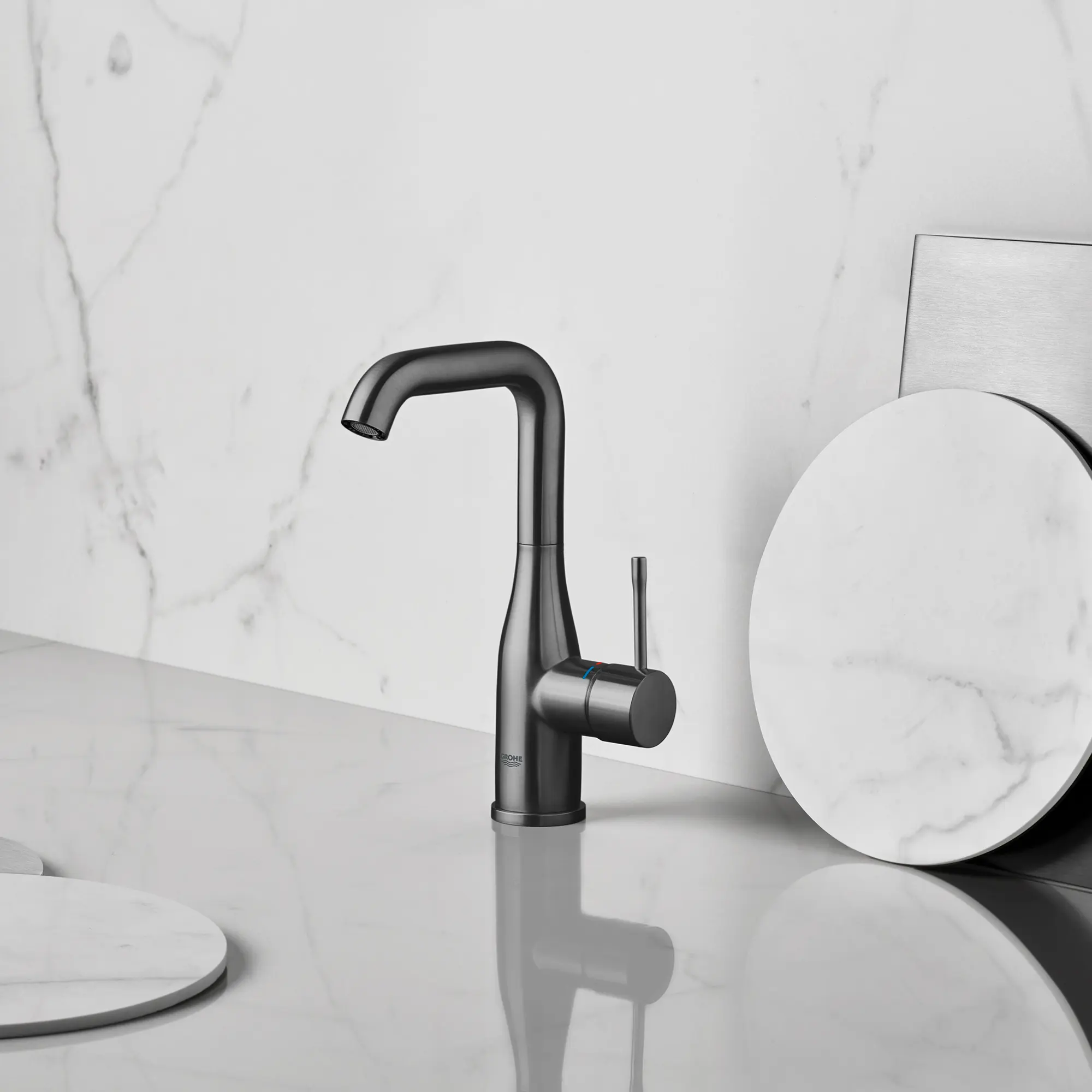 Single Hole Single-Handle L-Size Bathroom Faucet 4.5 L/min (1.2 gpm)