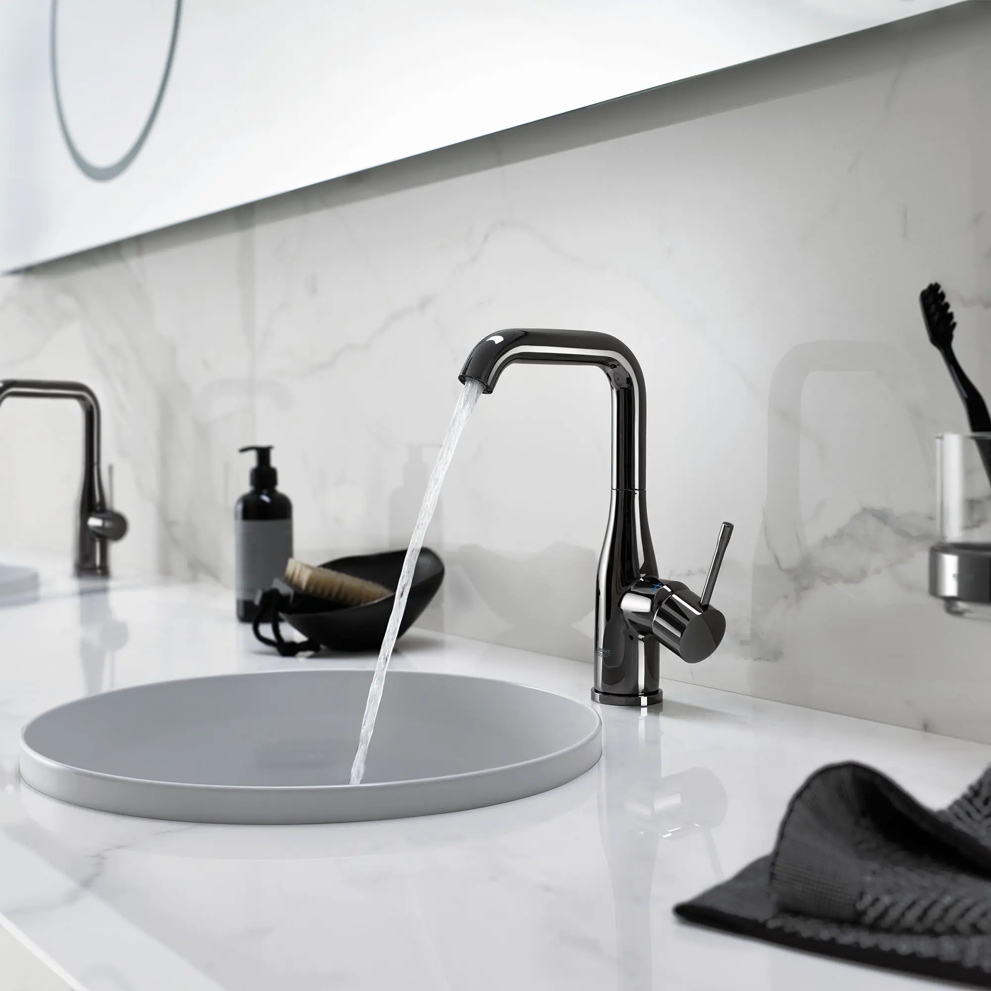 Single Hole Single-Handle L-Size Bathroom Faucet 4.5 L/min (1.2 gpm)